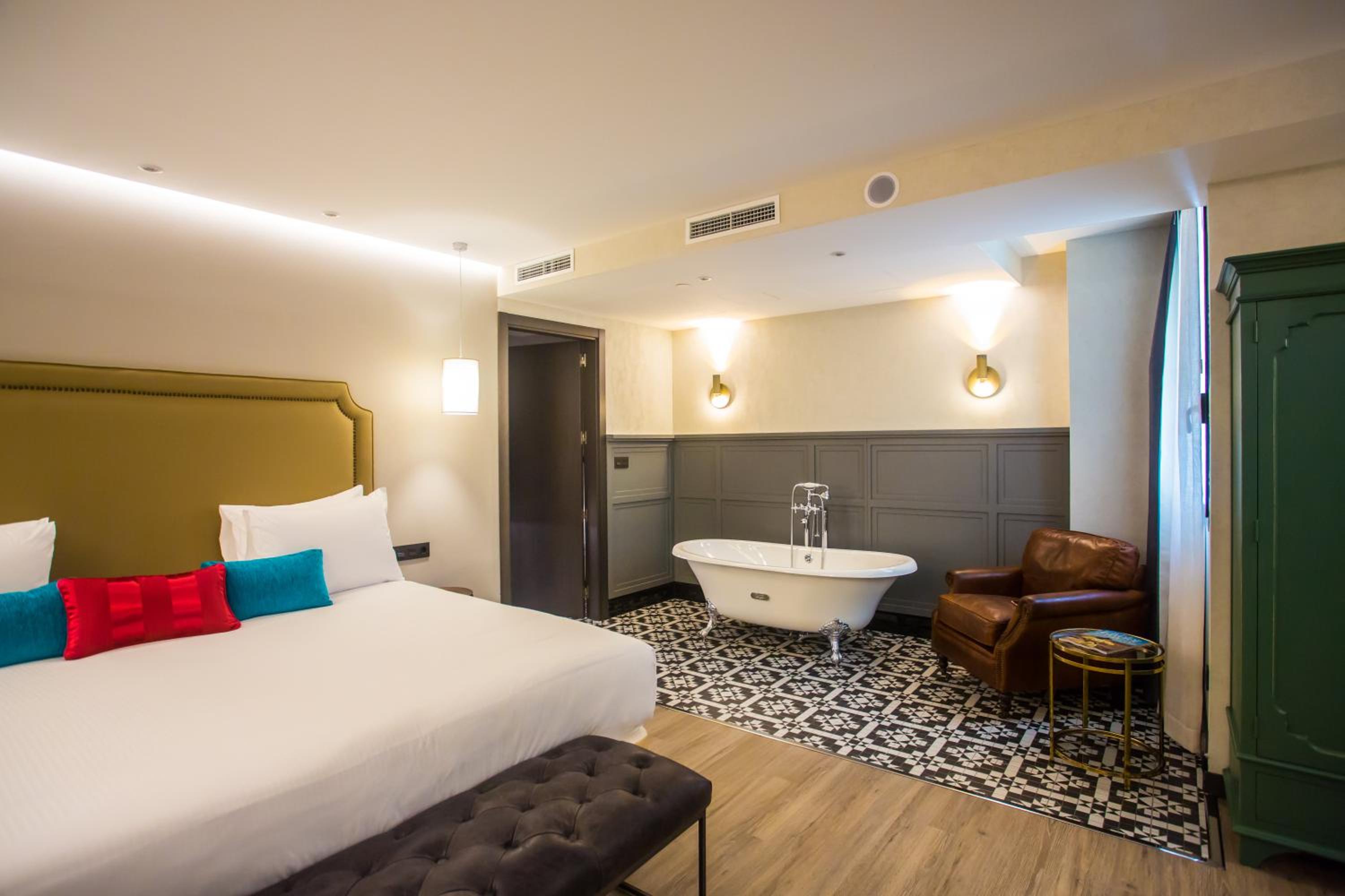 One-Bedroom King Suite