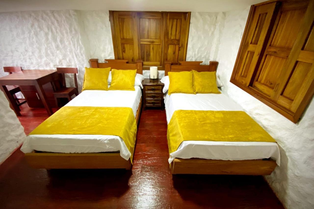 Standard Twin Room with Mountain View