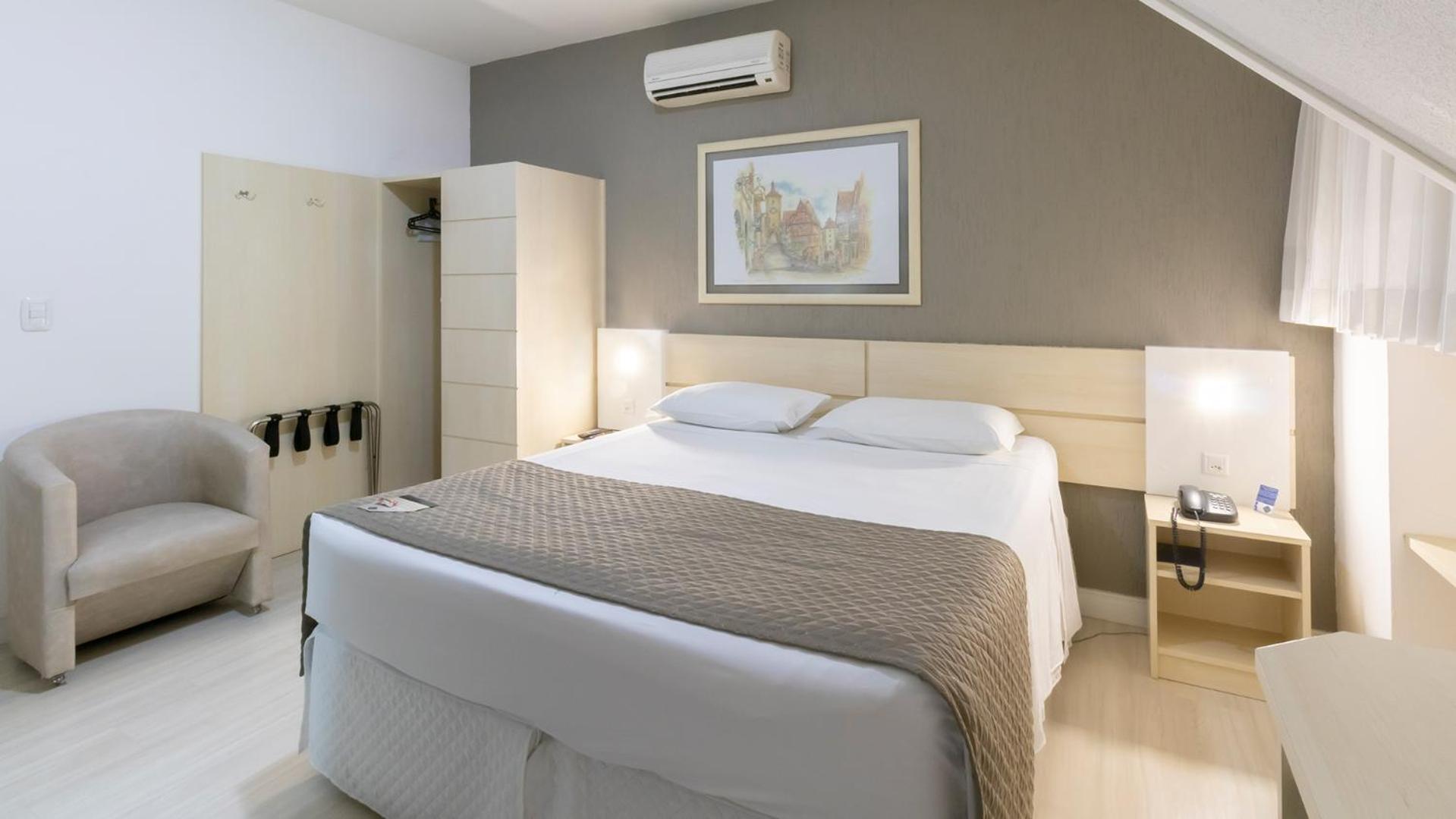 Standard Double or Twin Room photo 3