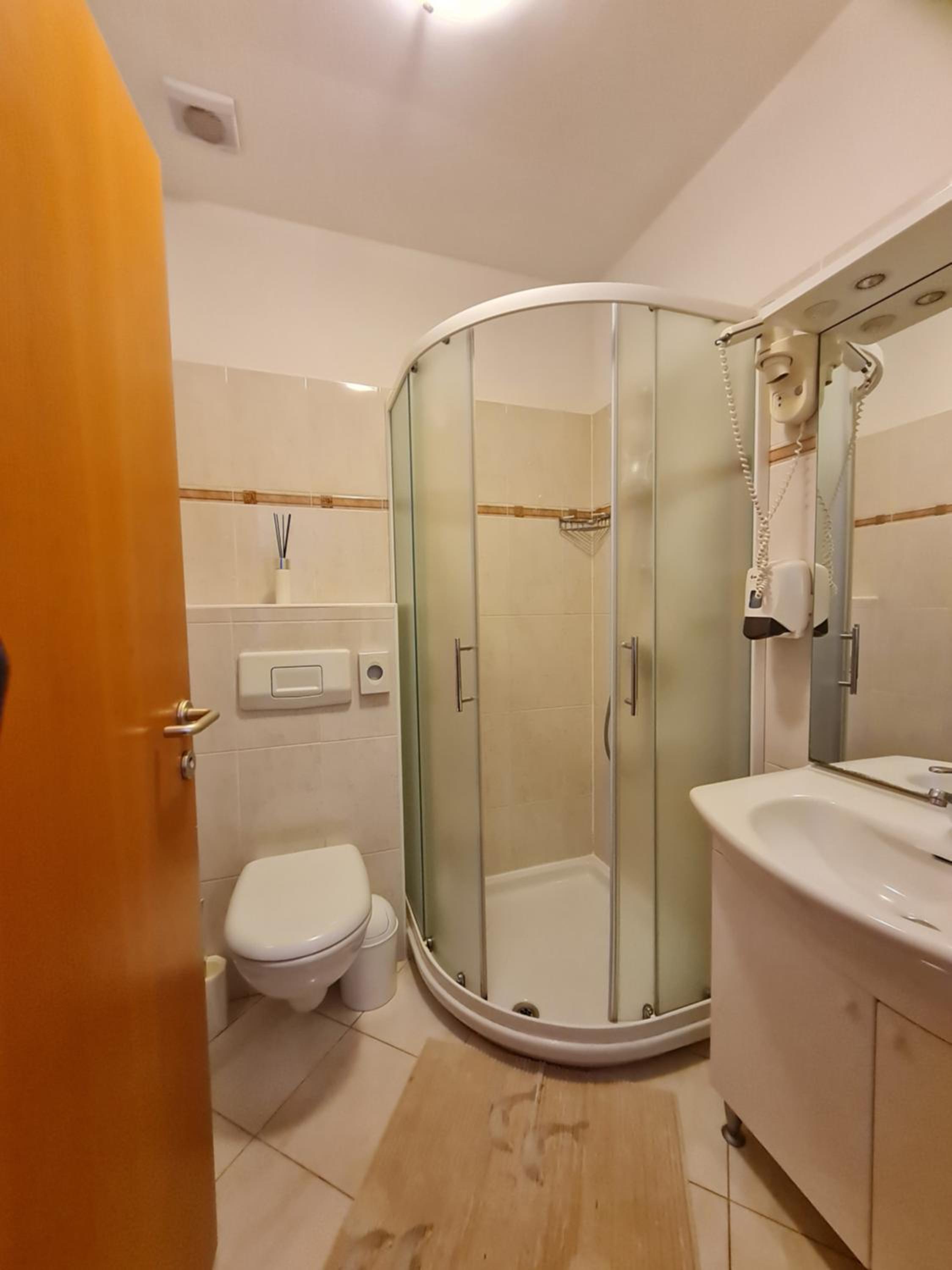 One-Bedroom Apartment with Sea View - Photo 5