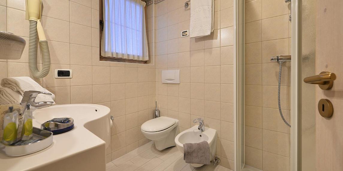 Double or Twin Room with Balcony - Photo 79