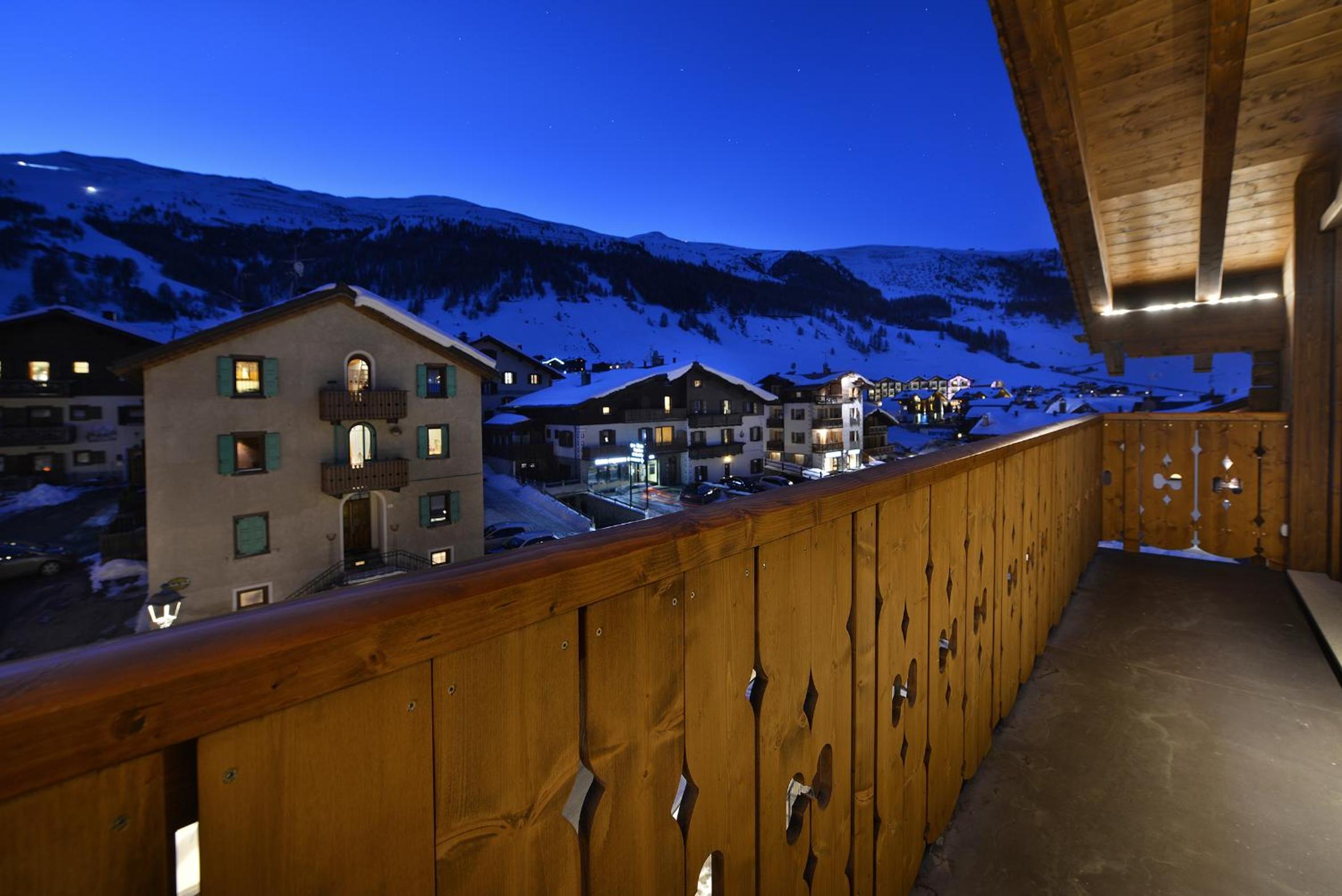 Double or Twin Room with Balcony - Photo 17