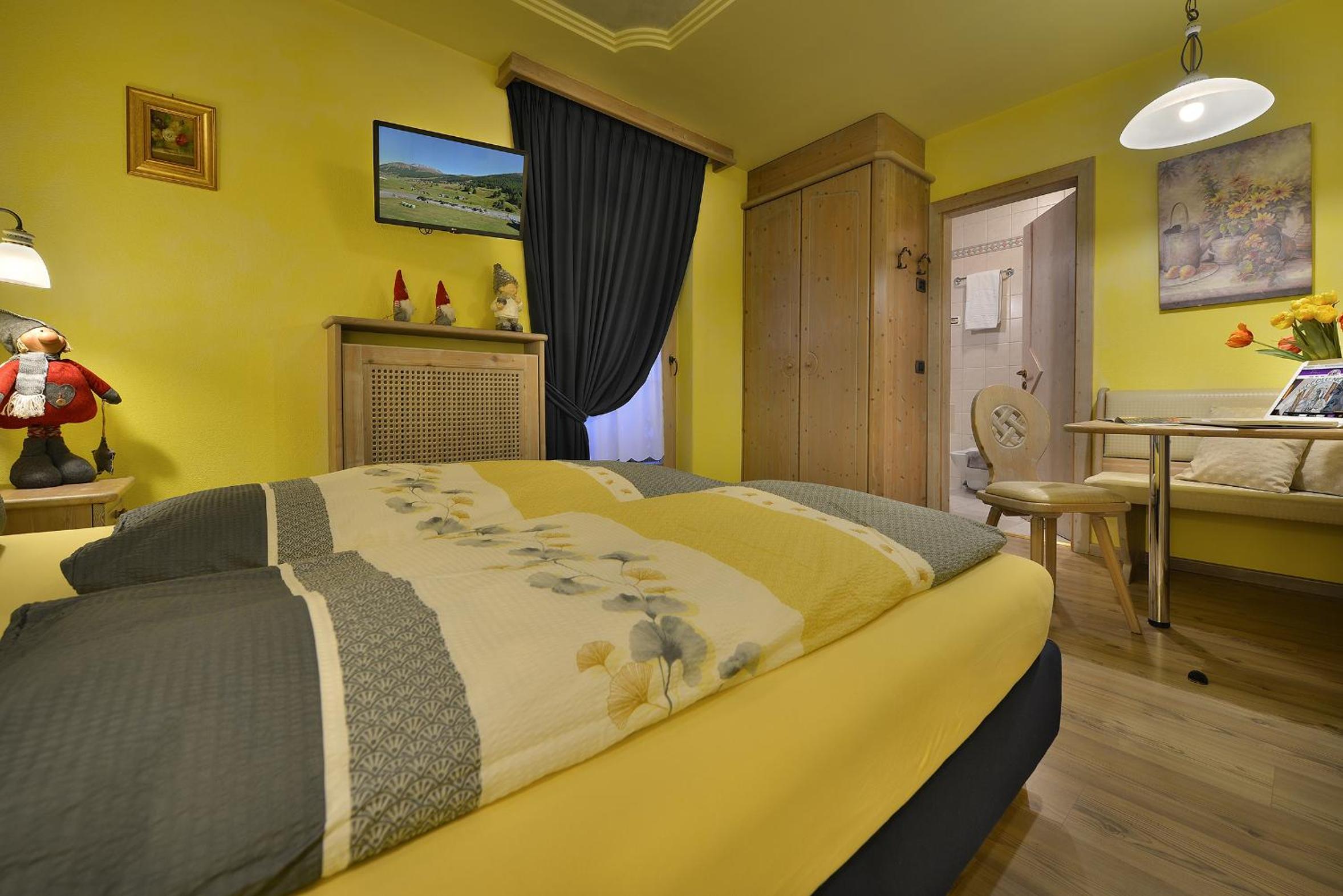 Double or Twin Room with Balcony - Photo 20