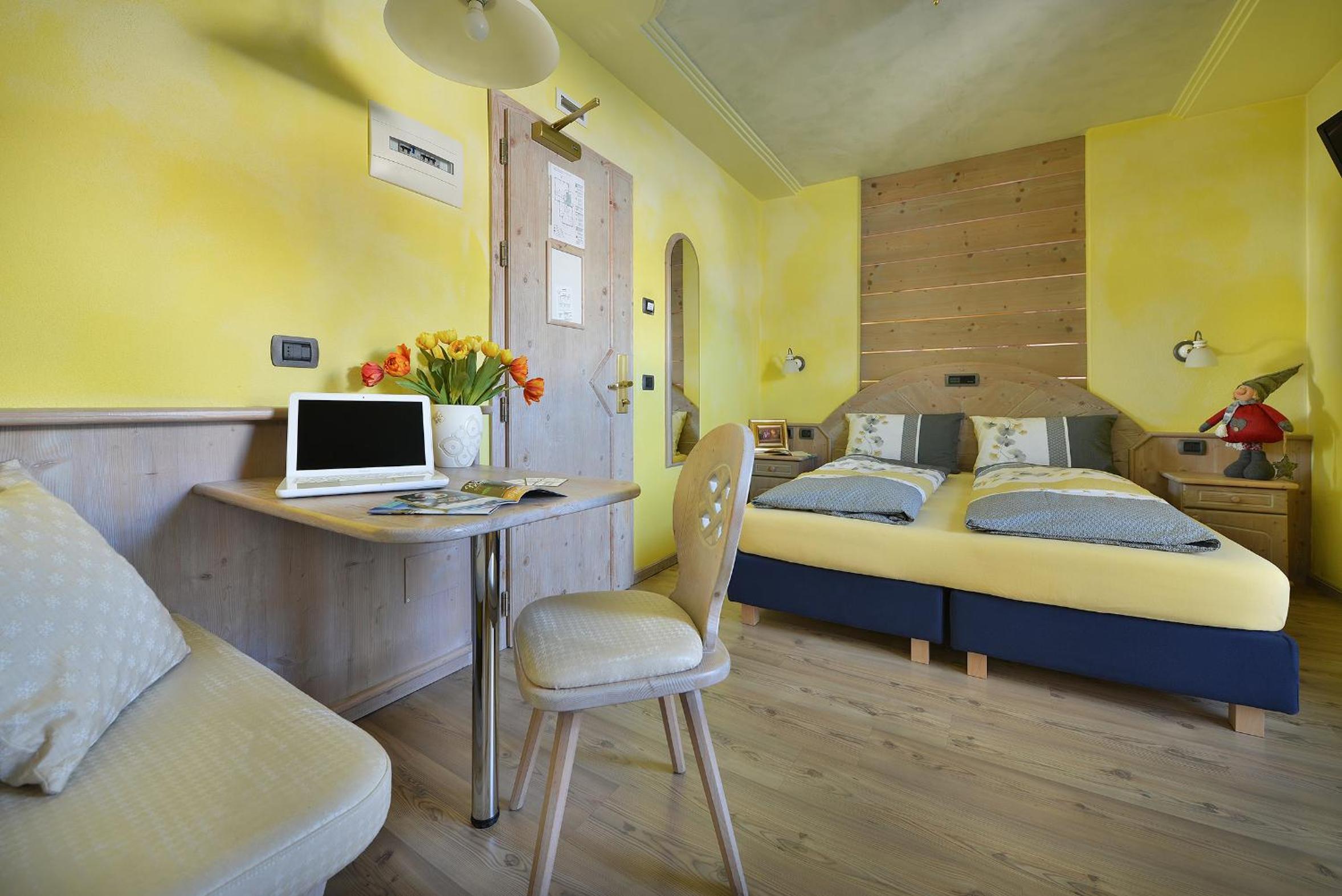 Double or Twin Room with Balcony - Photo 21