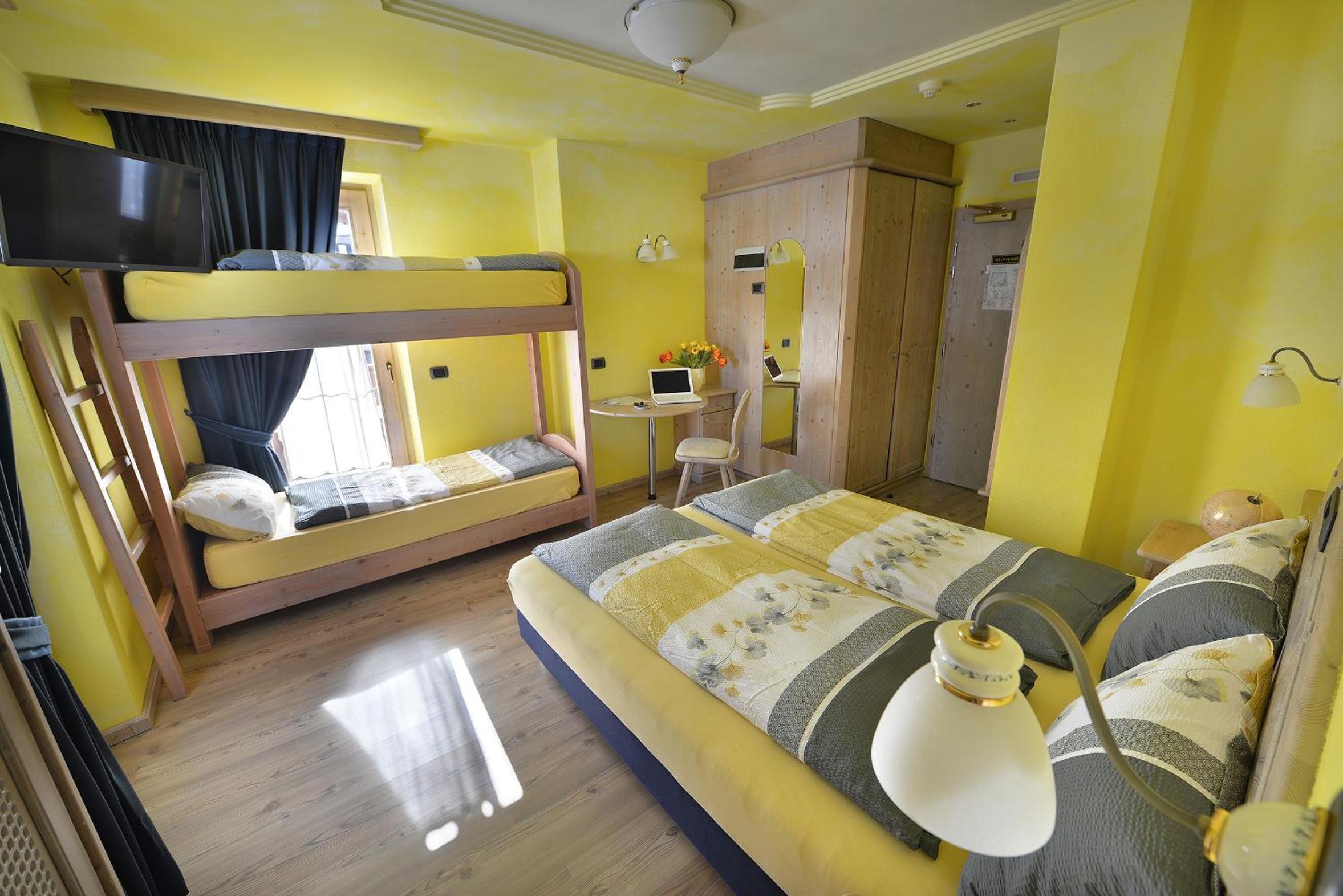 Classic Quadruple Room photo 2