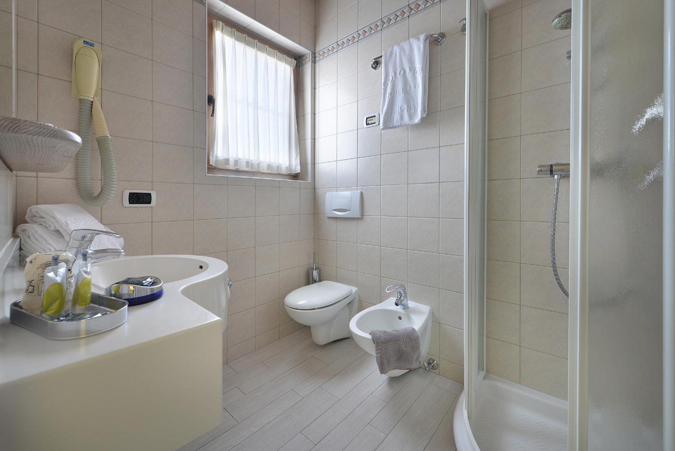 Double or Twin Room with Balcony - Photo 24