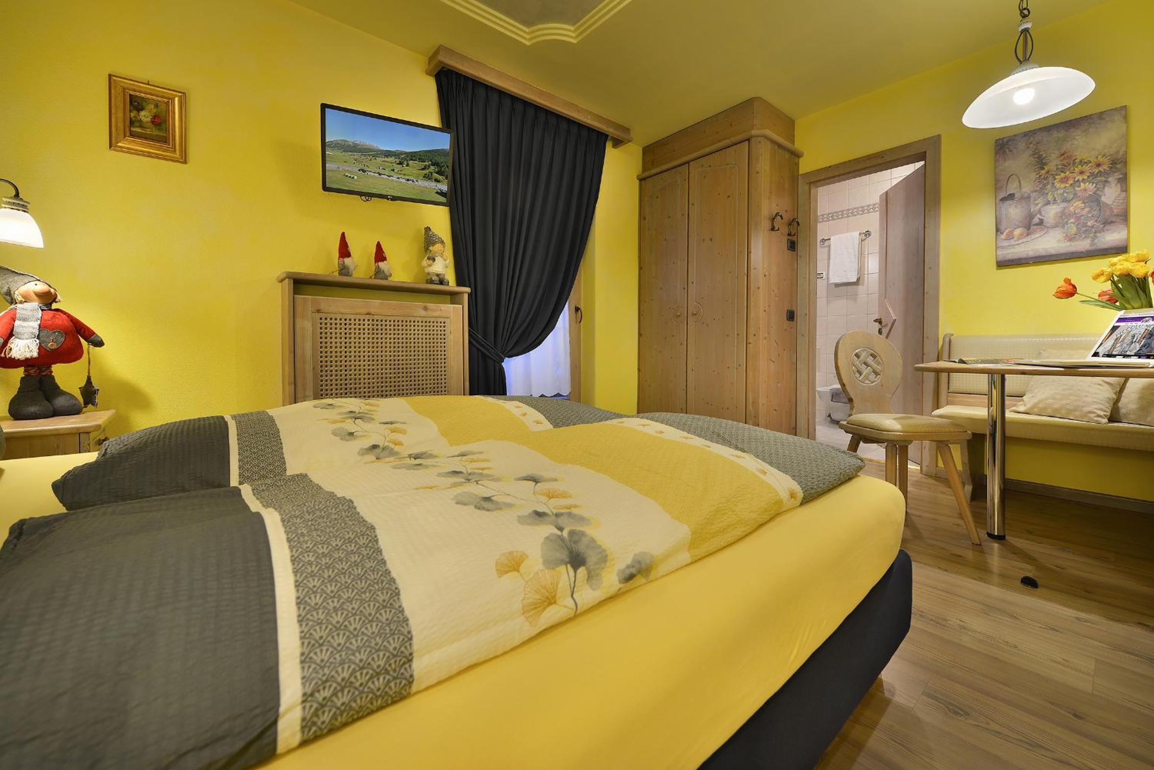 Double or Twin Room with Balcony - Photo 36
