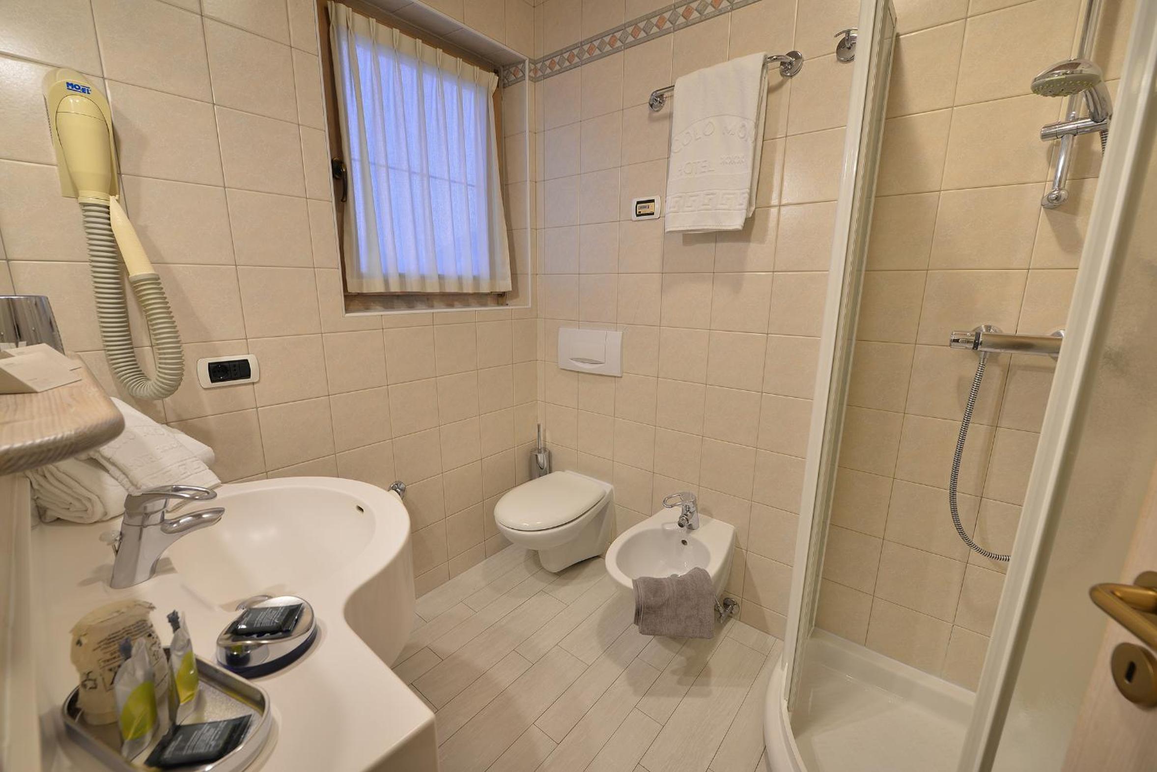 Double or Twin Room with Balcony - Photo 38