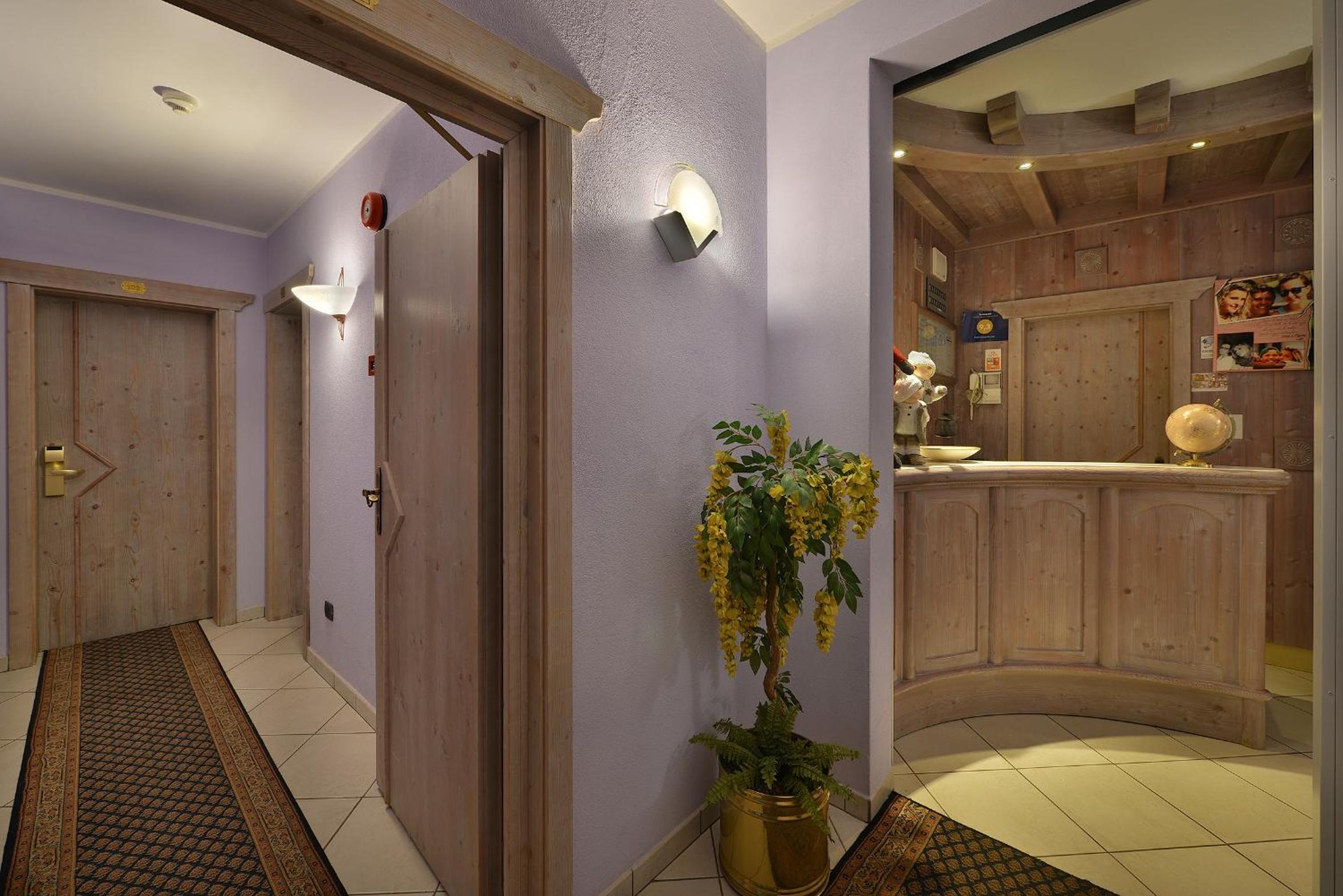 Double or Twin Room with Balcony - Photo 42