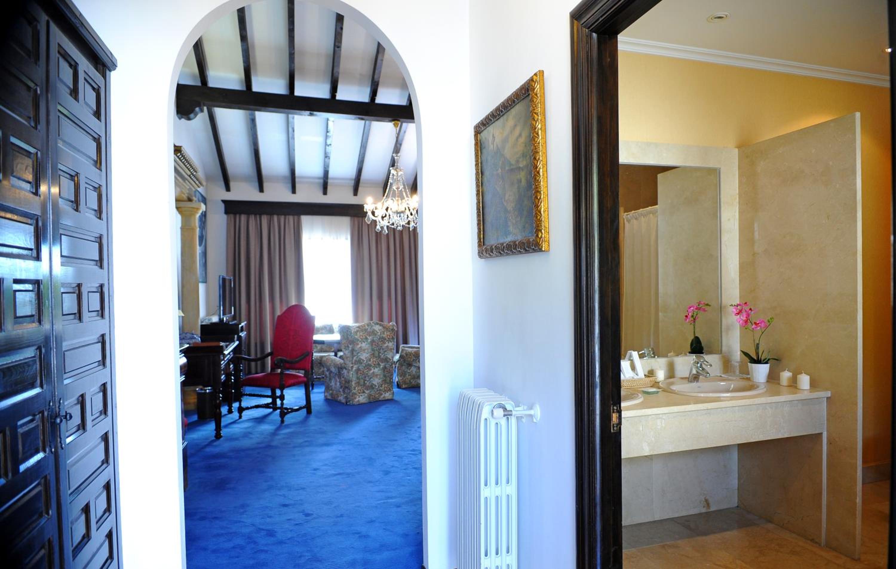 Suite with Hydro Massage and Terrace - Photo 30