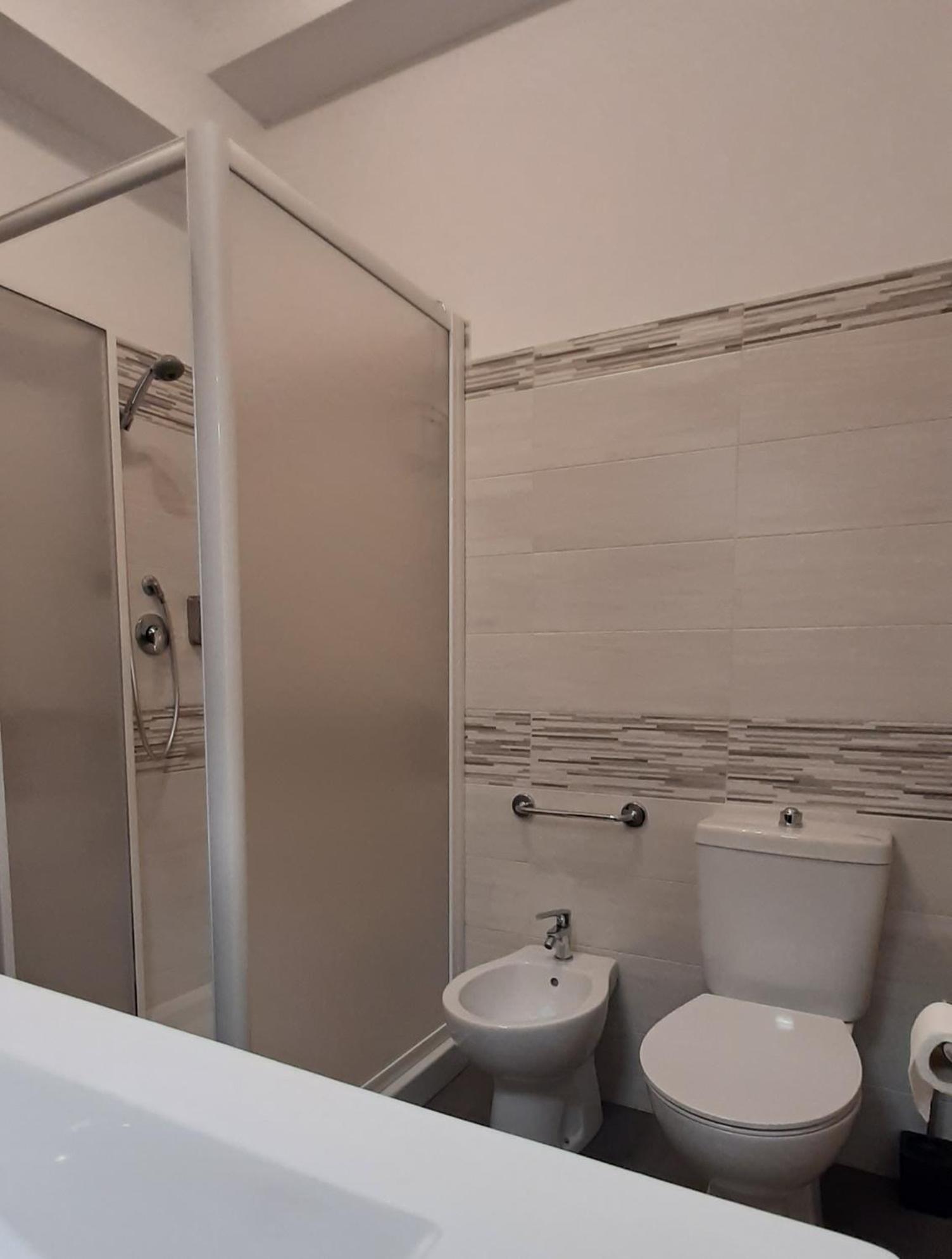 Small Twin Room photo 2