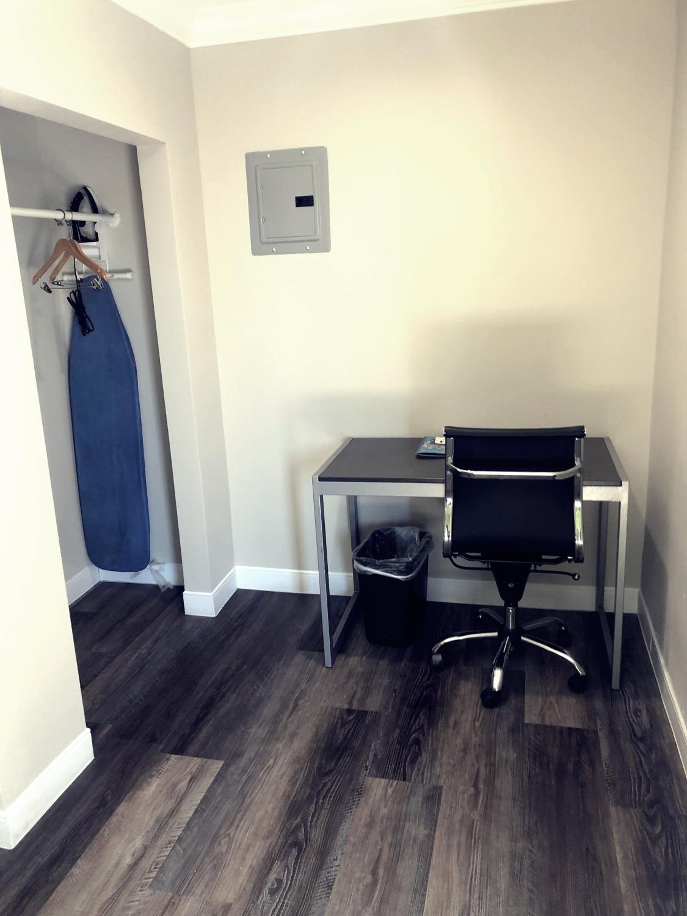King Room - Non-Smoking photo 2
