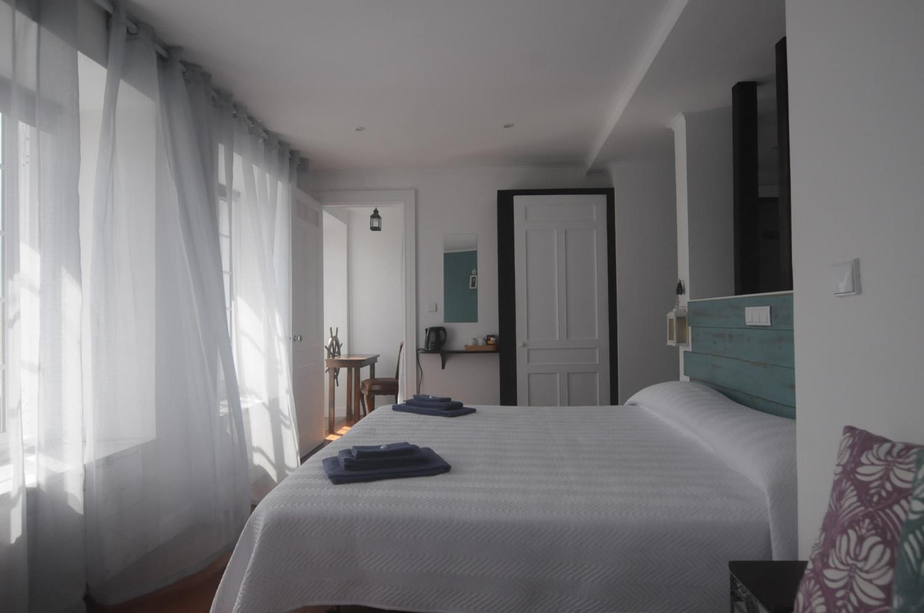 Superior Double or Twin Room with Sea View - Photo 3