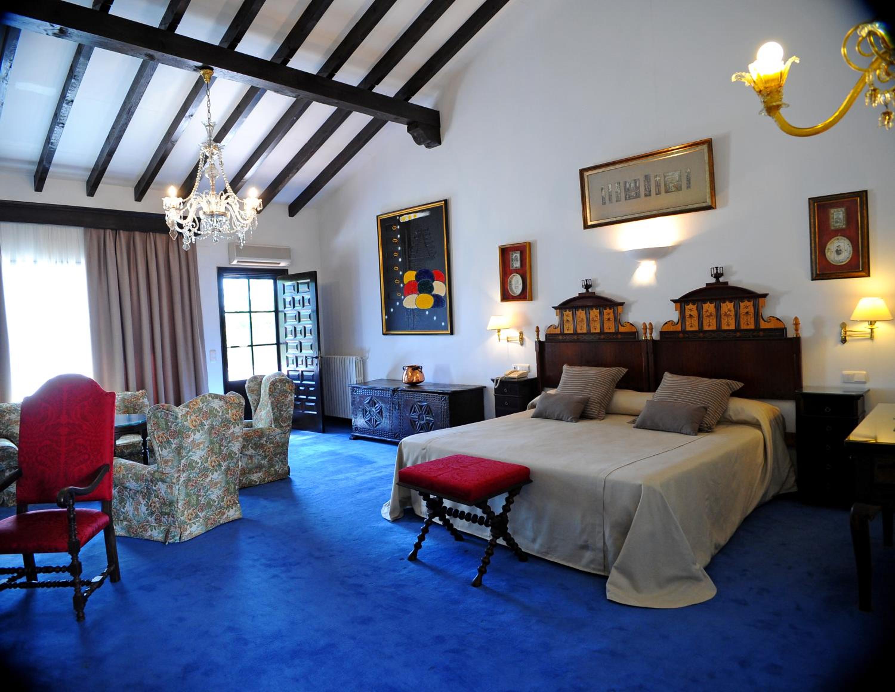Suite with Hydro Massage and Terrace - Photo 29