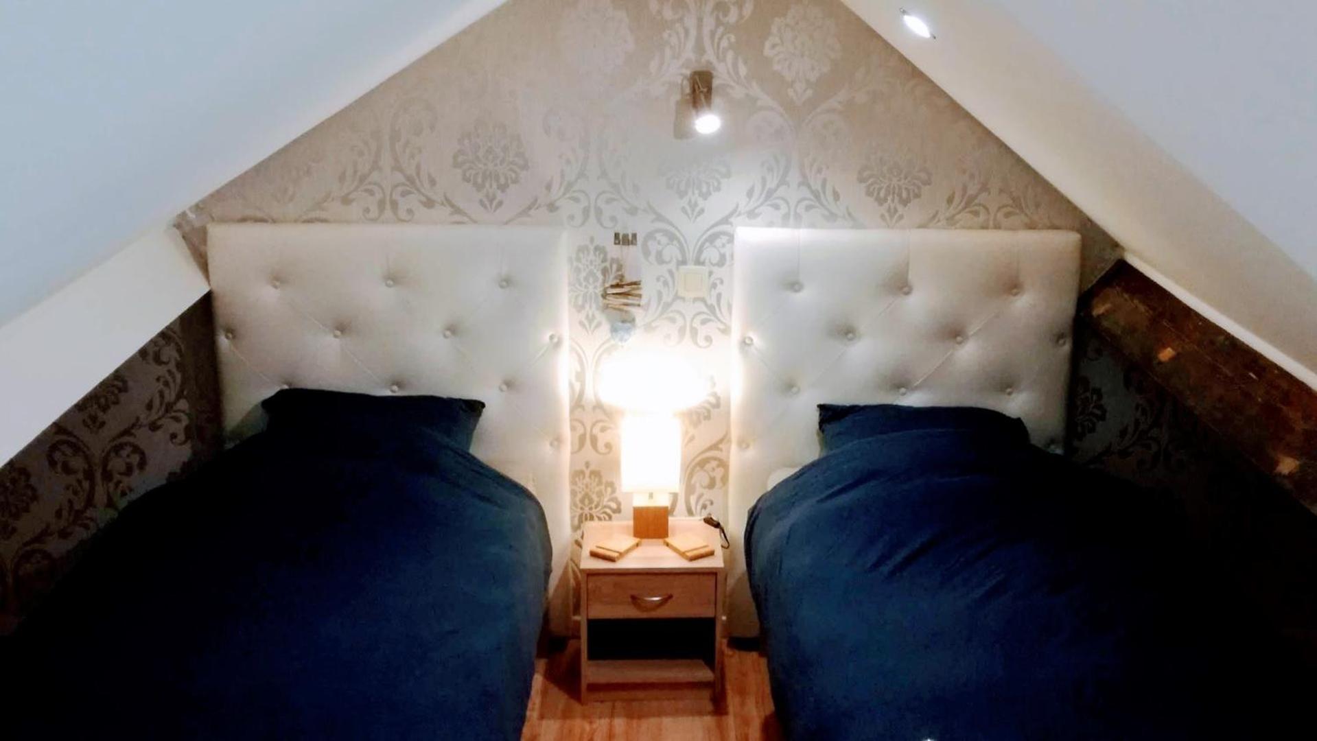 Twin Room with Private Bathroom photo 1