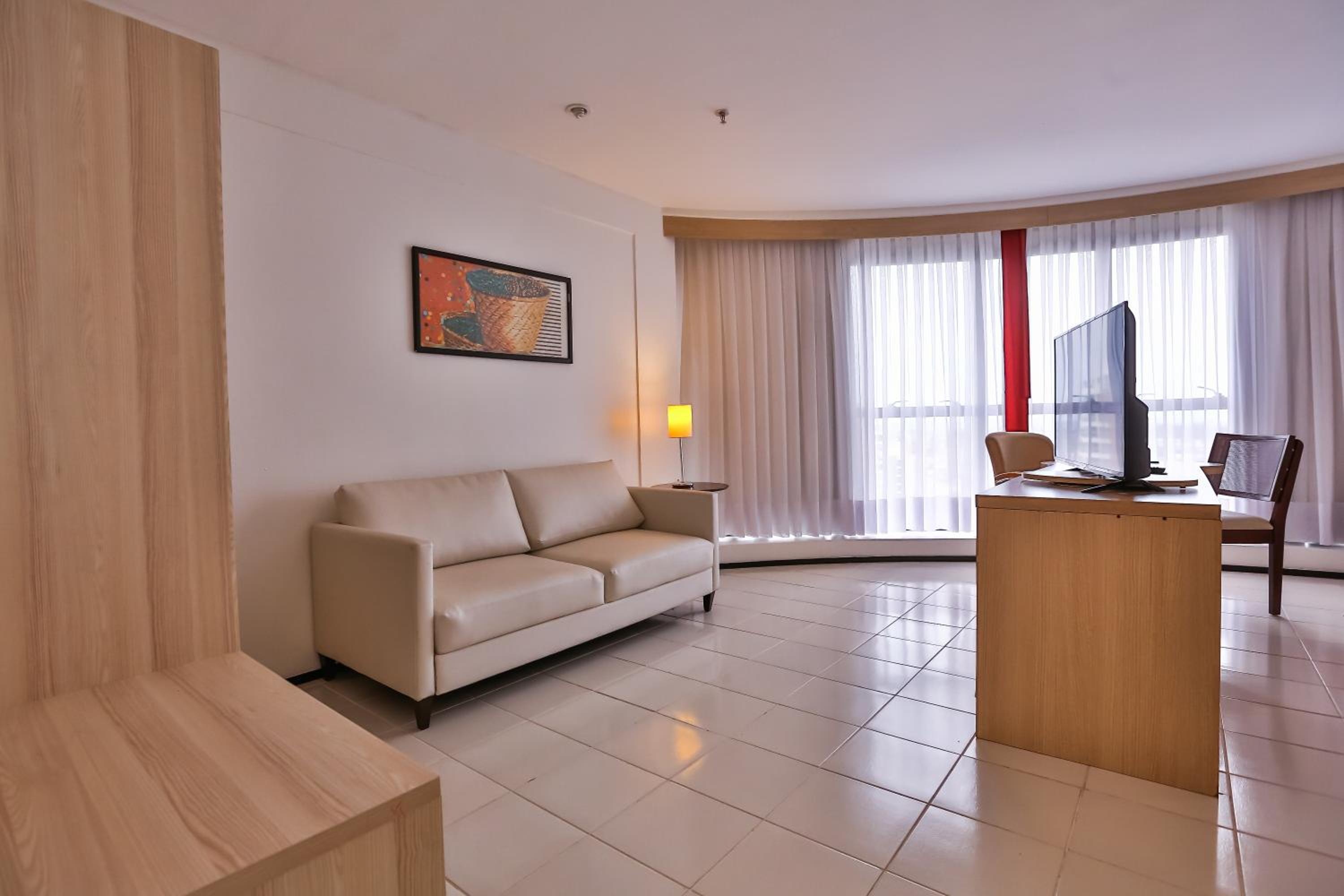 One-Bedroom Suite - Photo 3