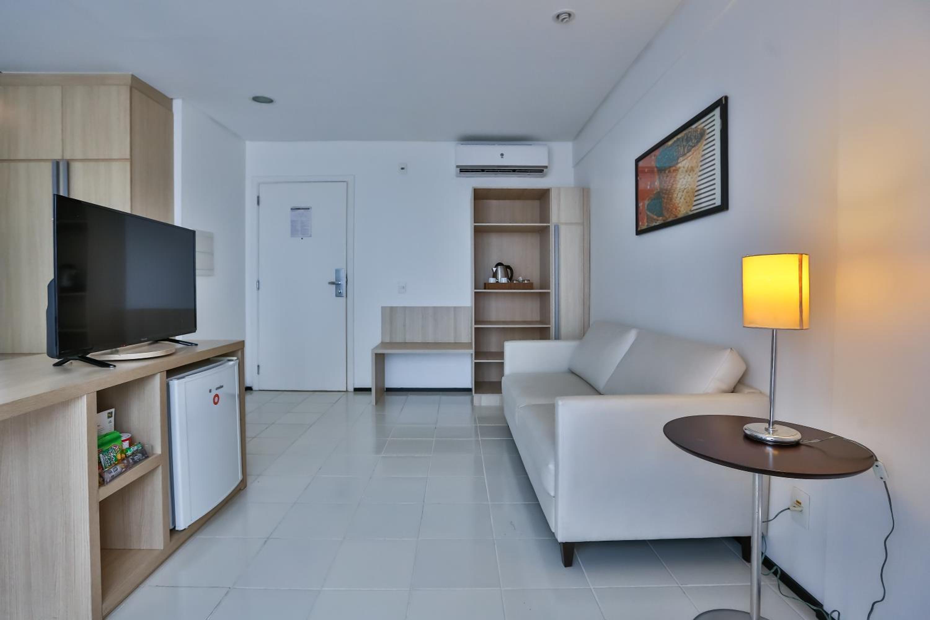 One-Bedroom Suite - Photo 2