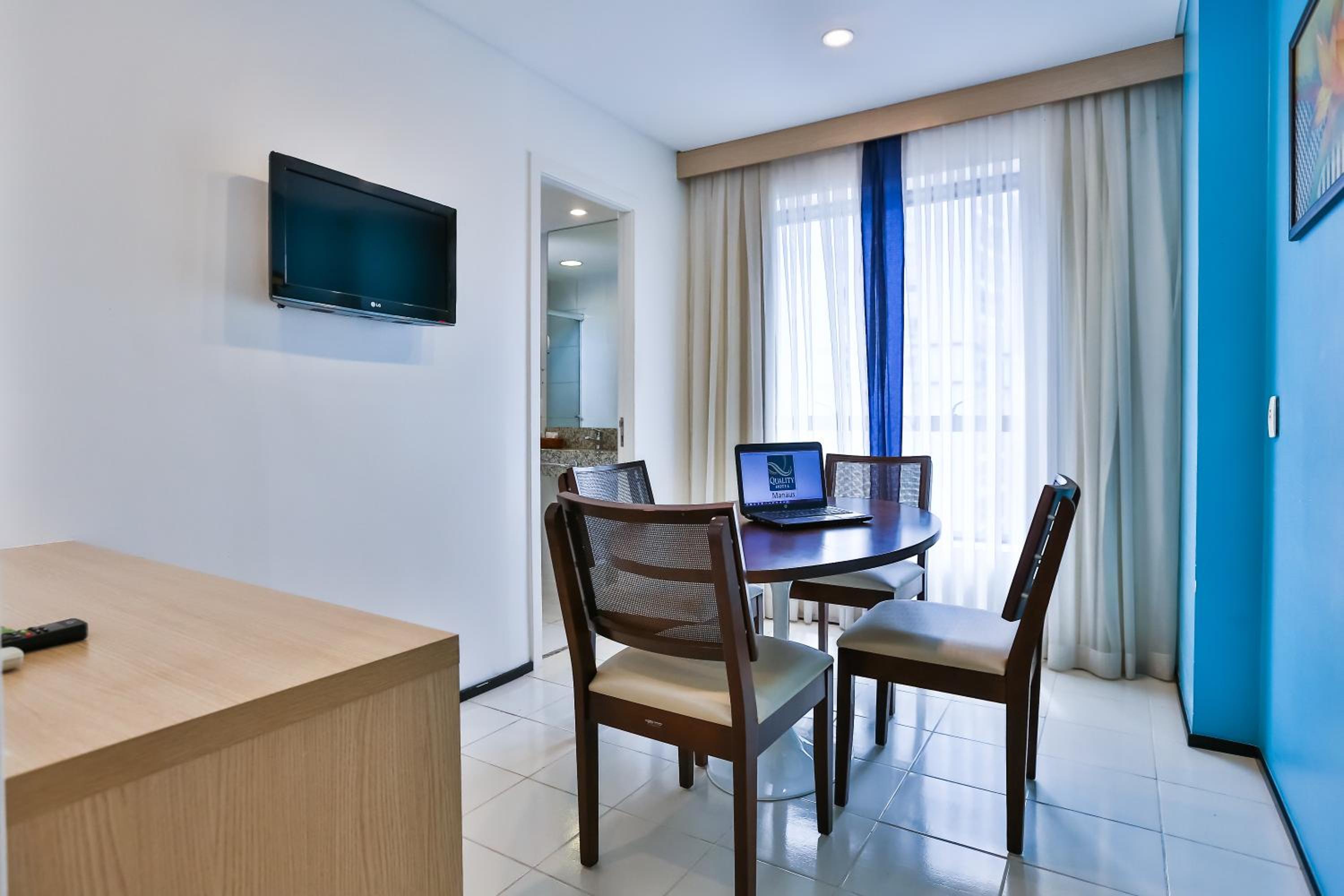 One-Bedroom Suite - Photo 5