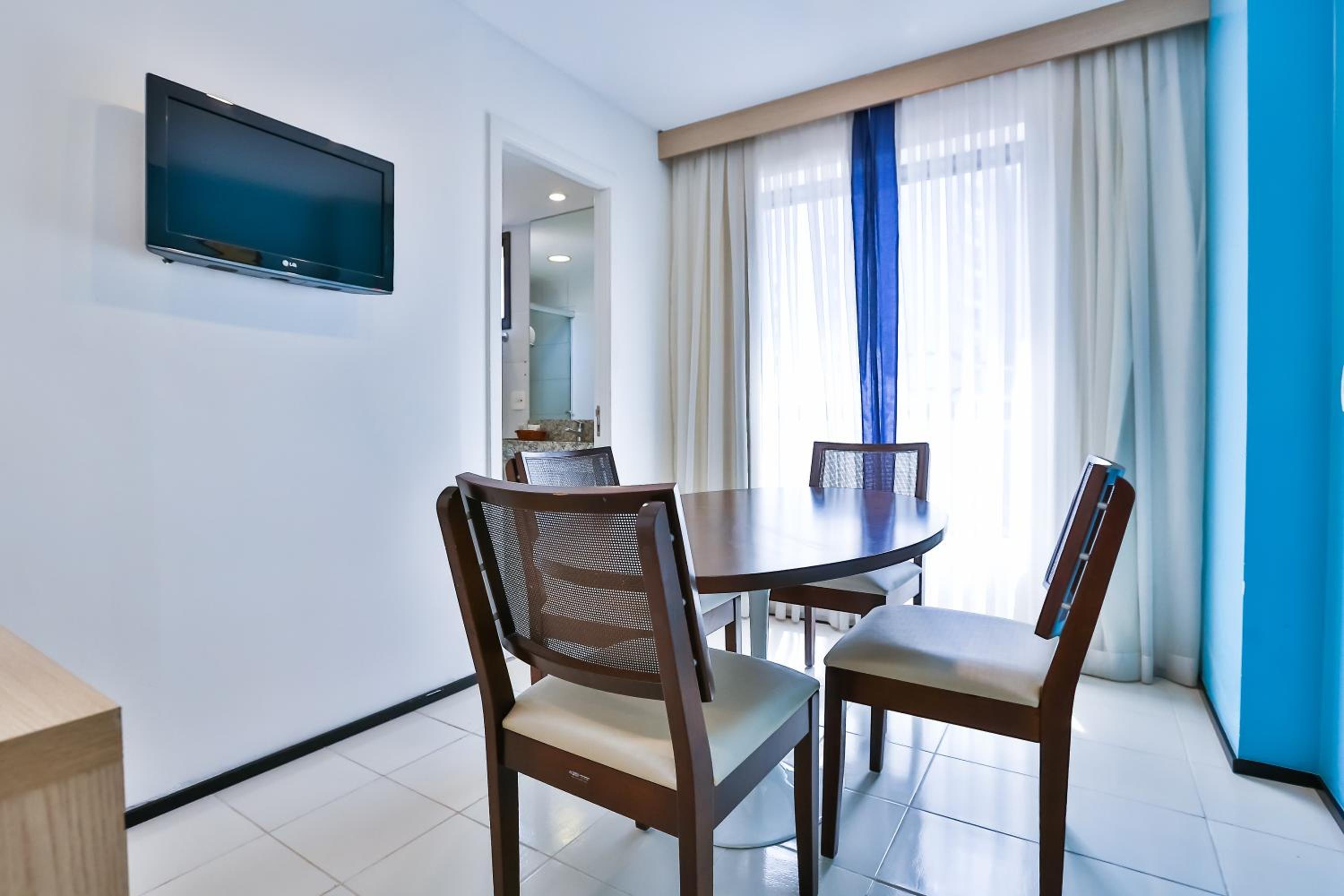 One-Bedroom Suite - Photo 4