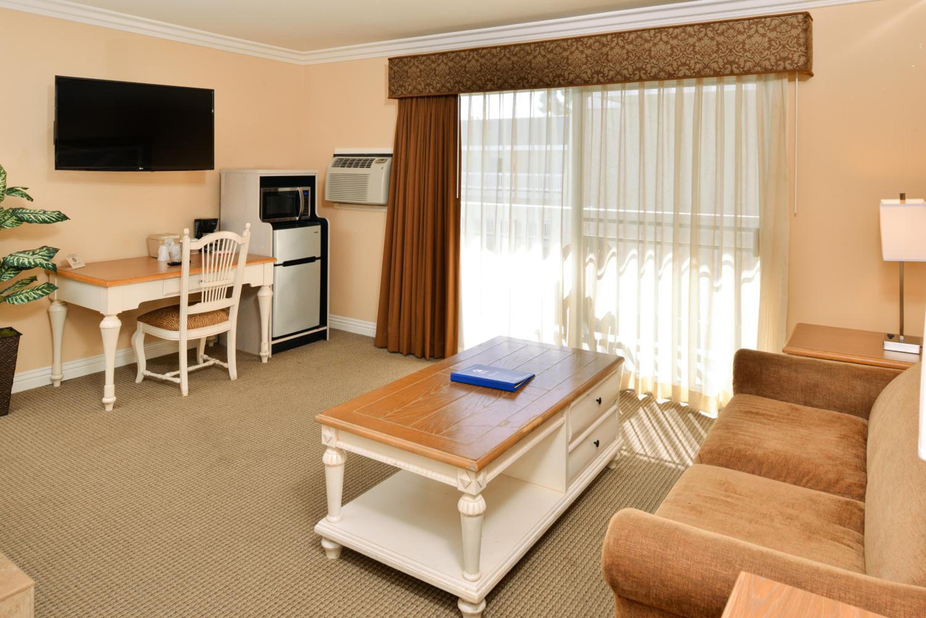 One-Bedroom Suite photo 1
