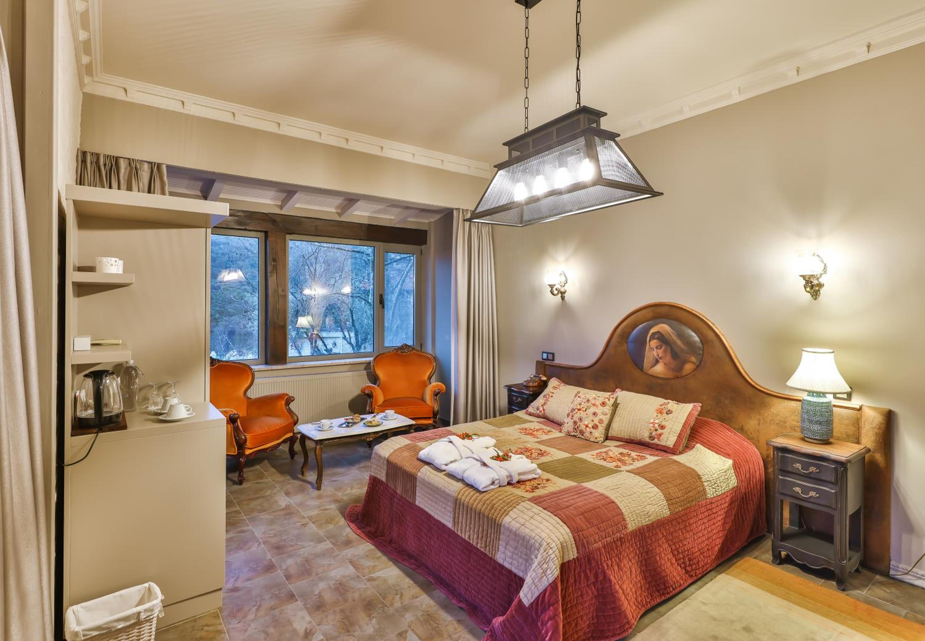 Deluxe Room with Balcony photo 2