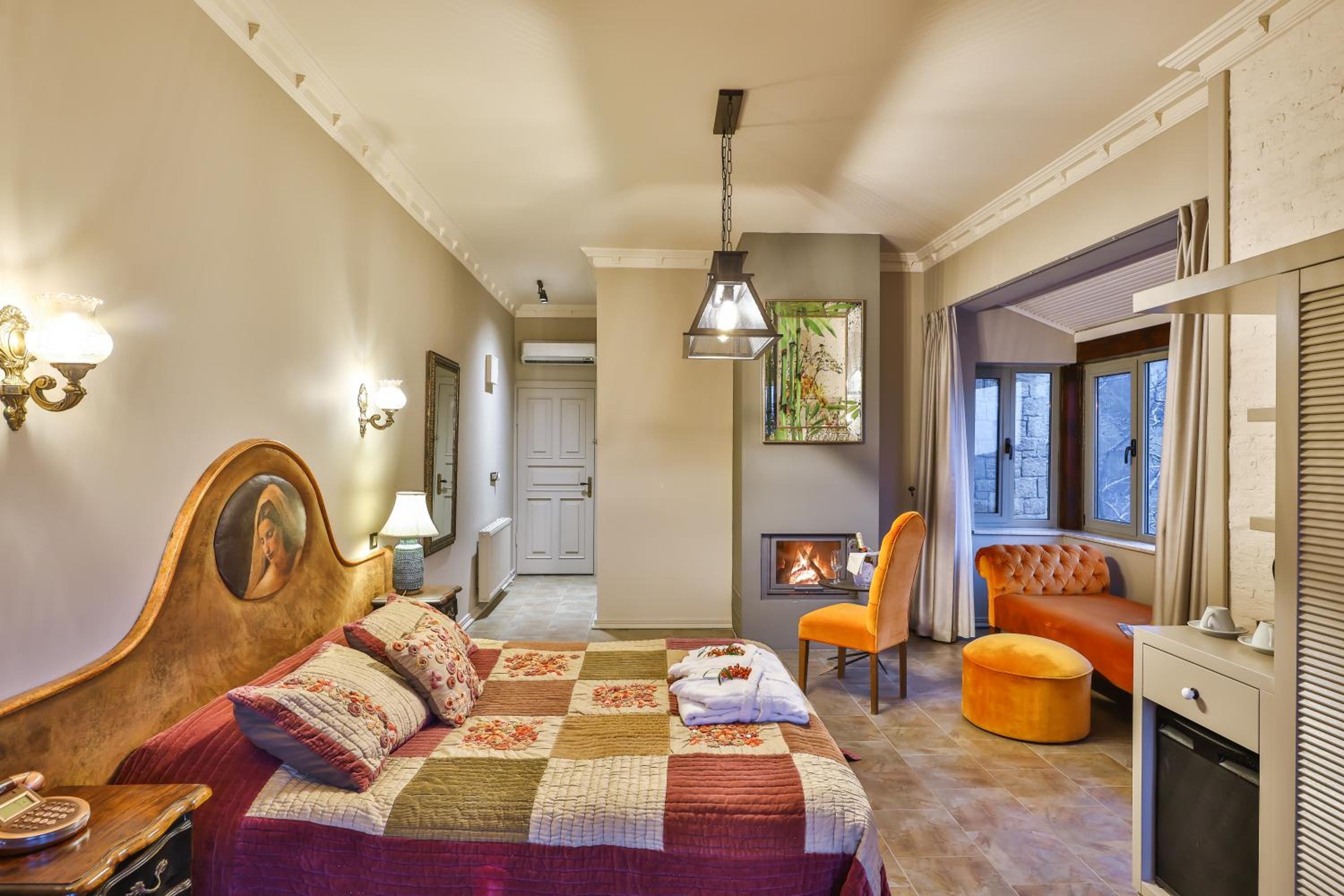 Deluxe Room with Balcony photo 3