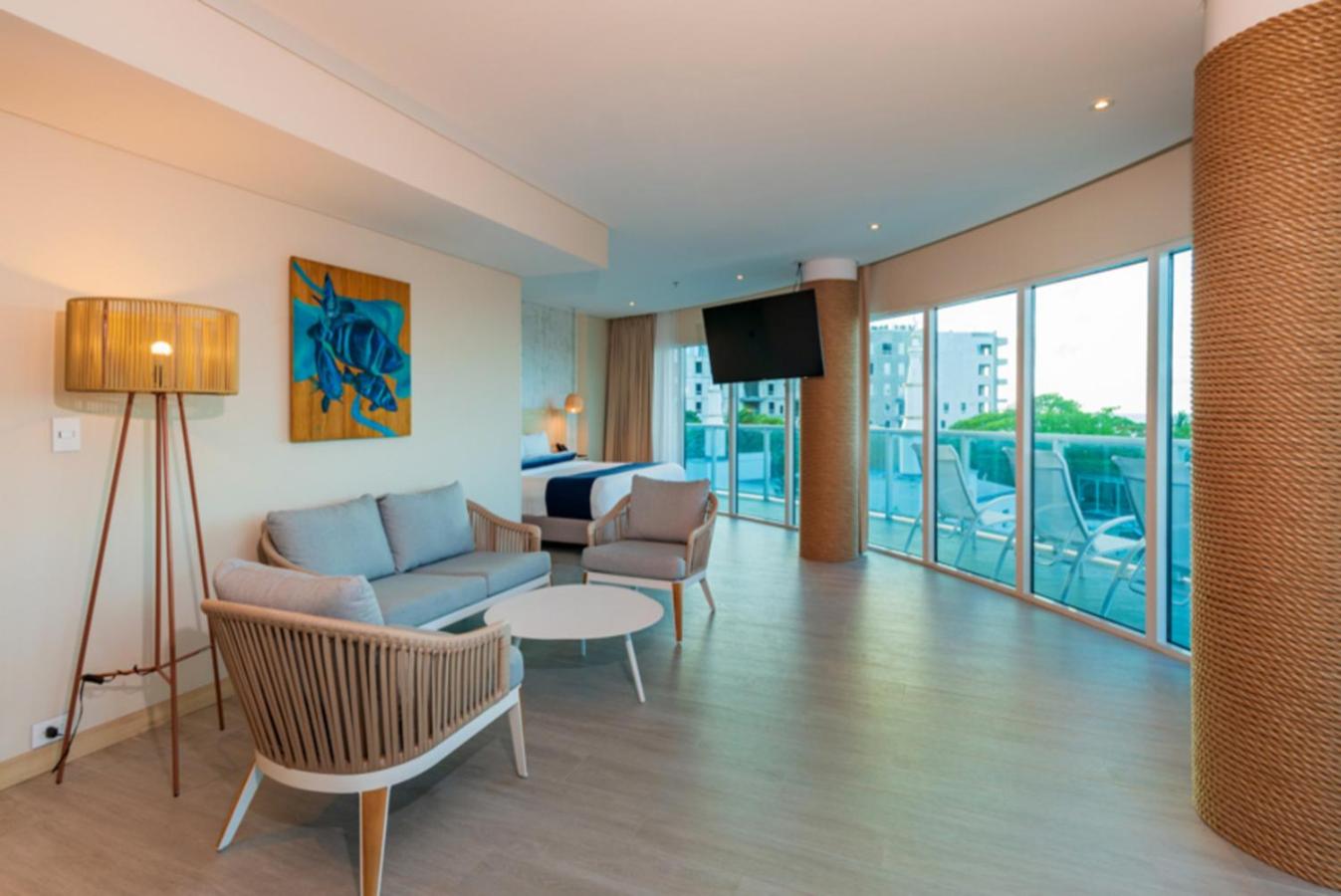Suite with Balcony - Photo 3