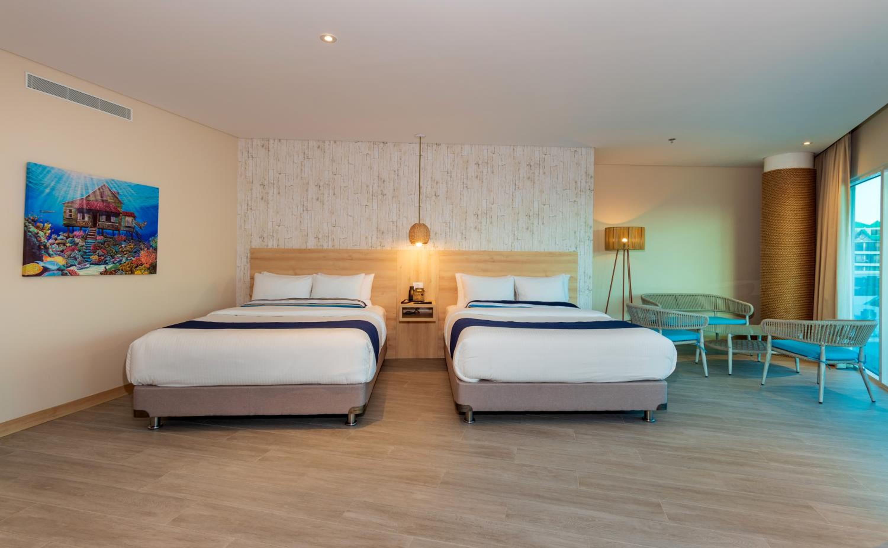 Junior Suite with Balcony - Photo 6