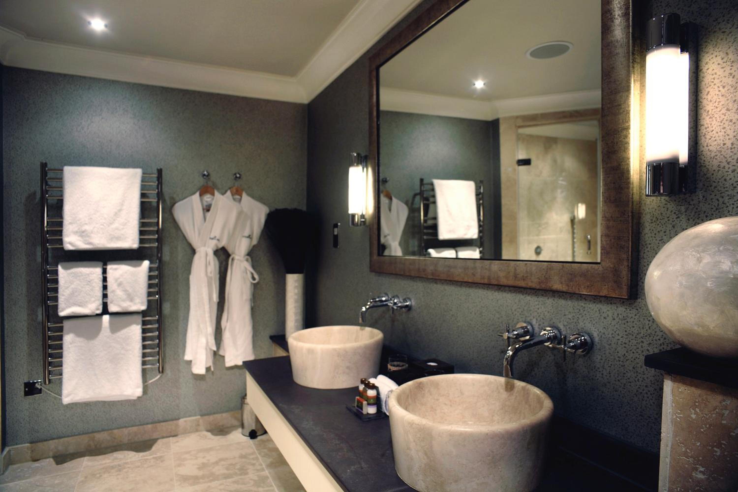Luxury Super King Room - Photo 8