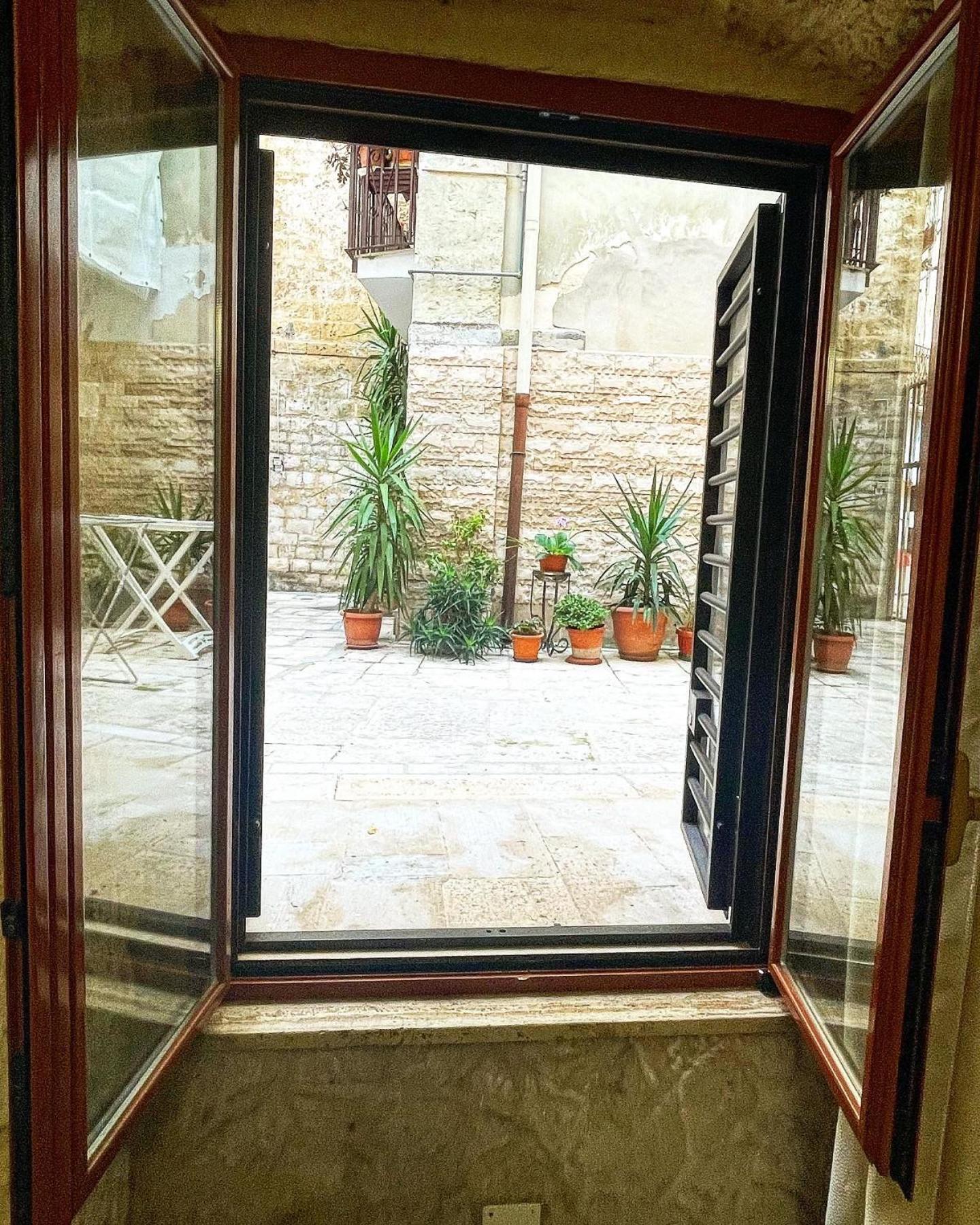Double Room with Garden View - Photo 2