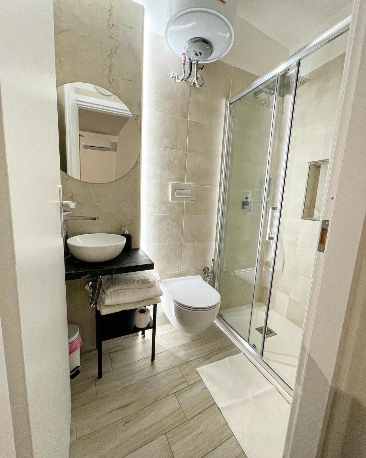Double Room with Balcony - Photo 5