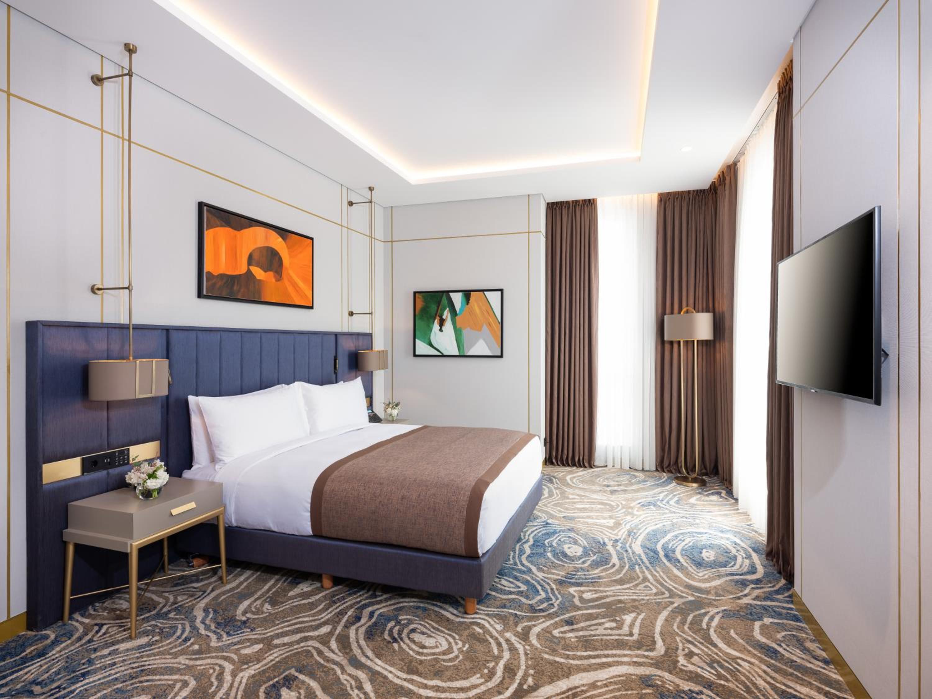 Premium King Room - Photo 5