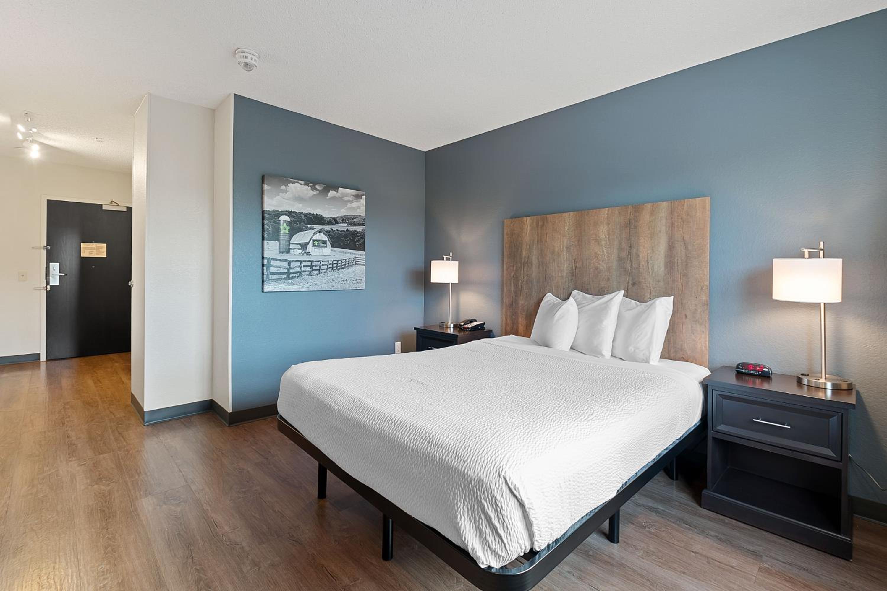 Queen Studio with One Queen Bed - Disability Access/Non-Smoking - Photo 7