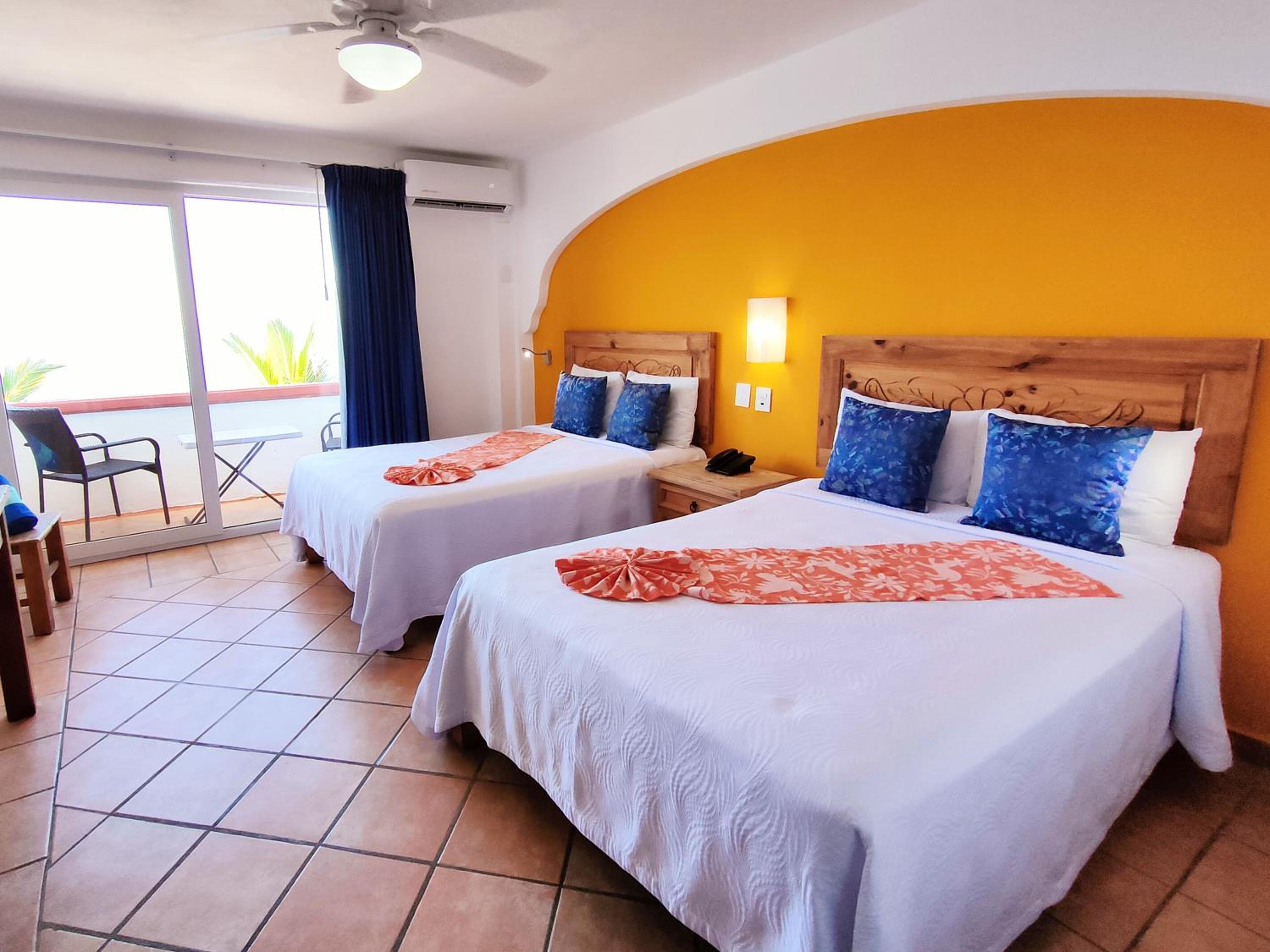 Double Room with Two Double Beds and Ocean View - Photo 1