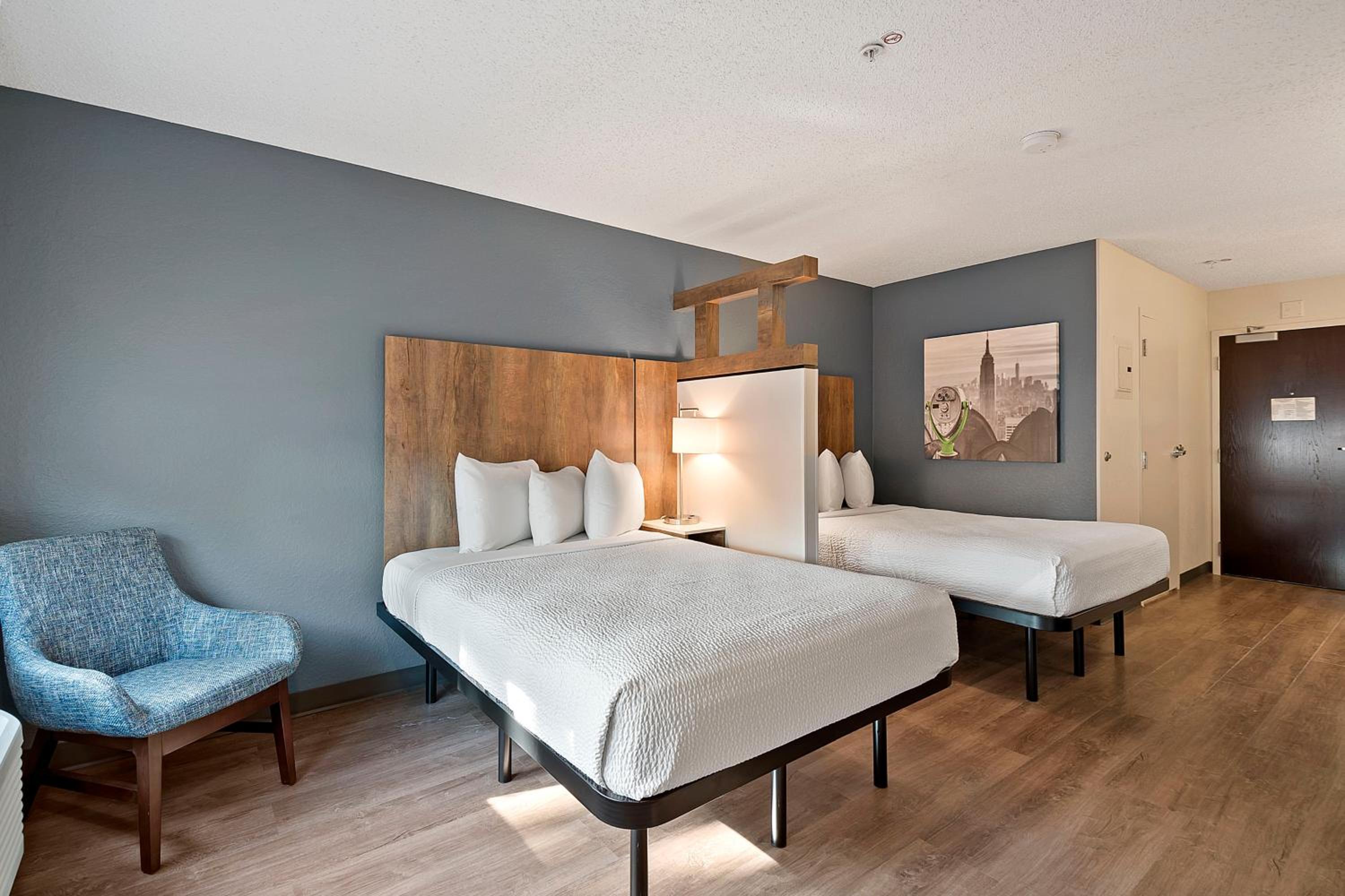 Superior Studio with 2 Double Beds - Non-Smoking - Photo 5