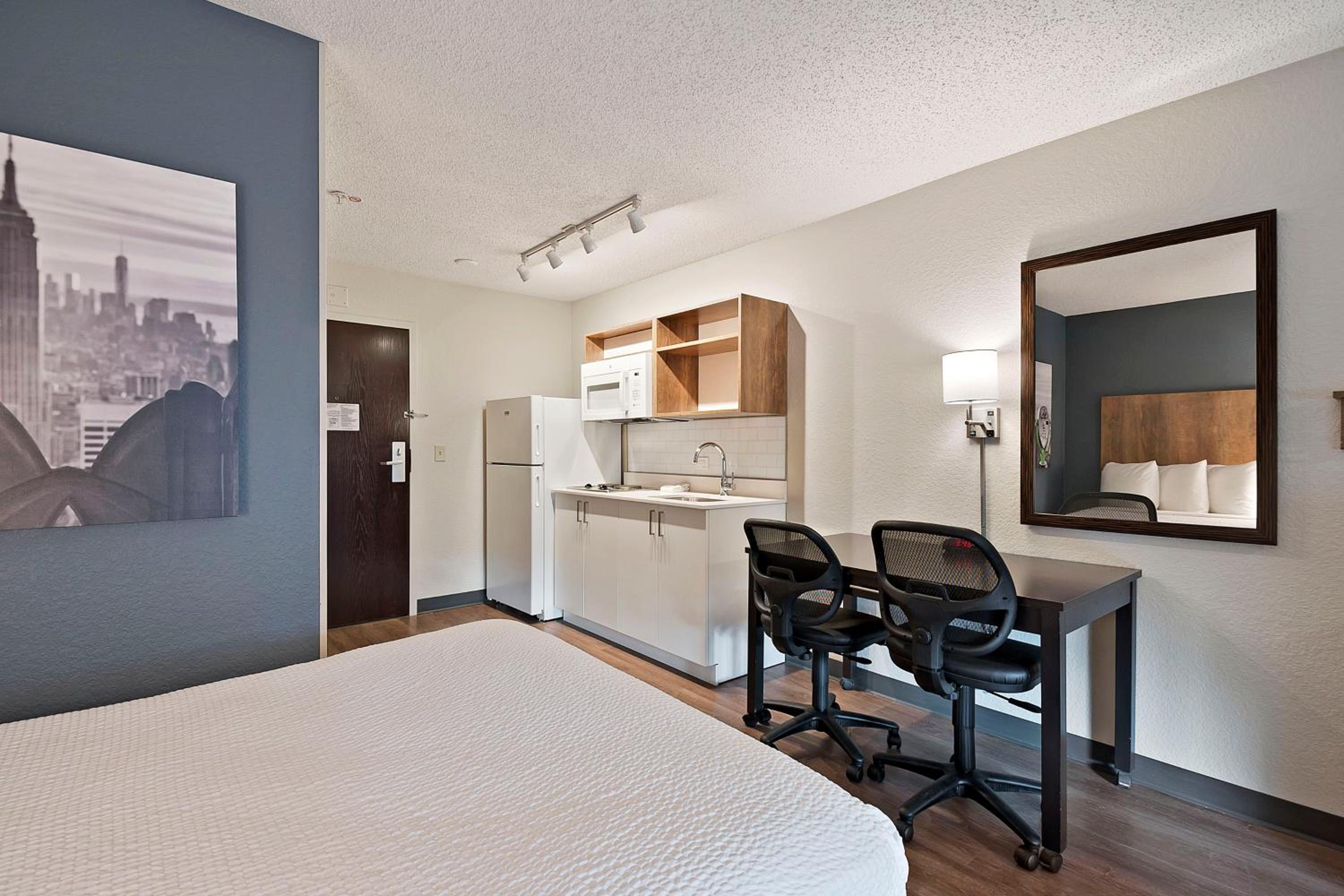 Superior Studio with 2 Double Beds - Non-Smoking - Photo 7