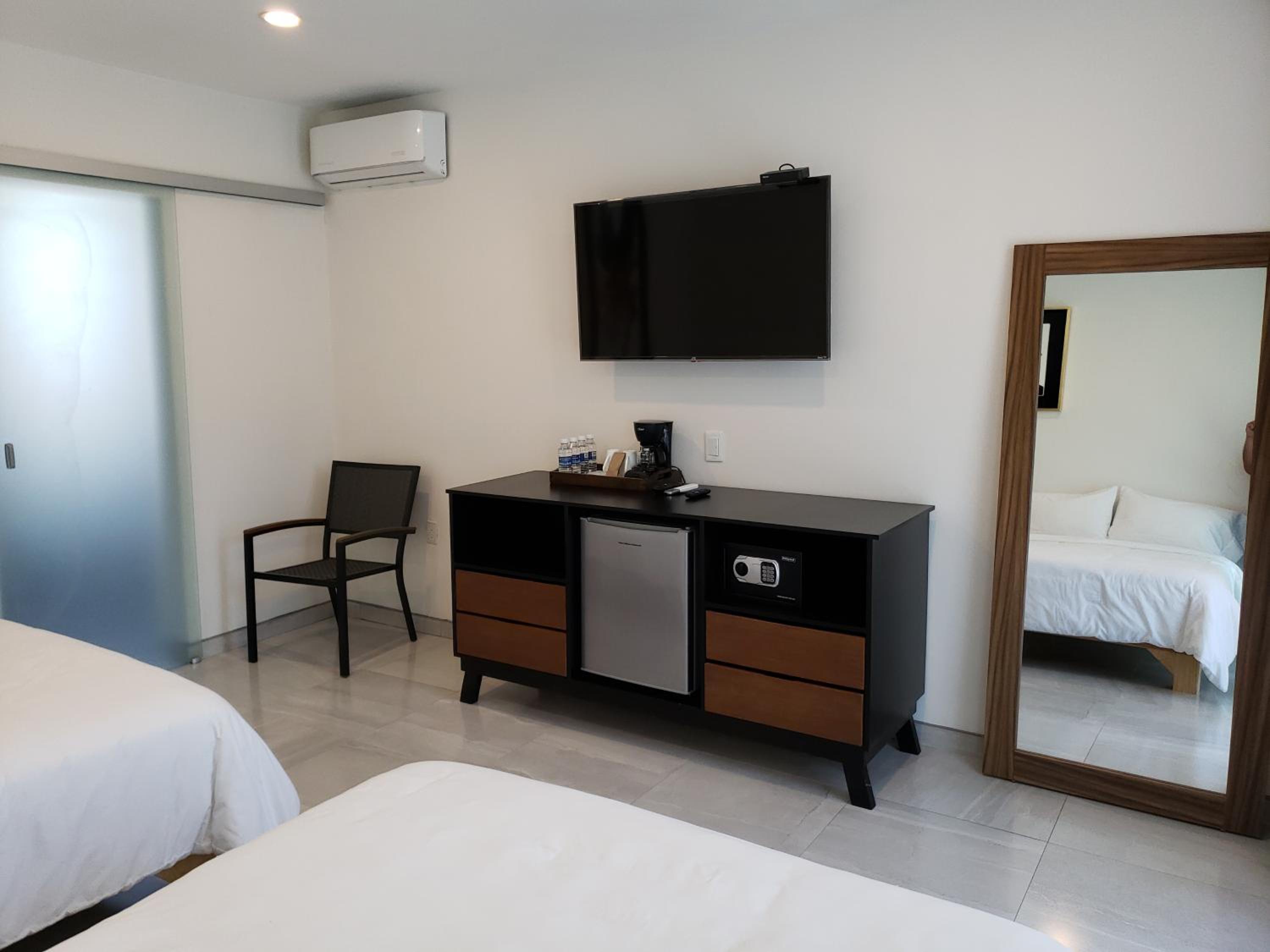 Deluxe Twin Room - Photo 9