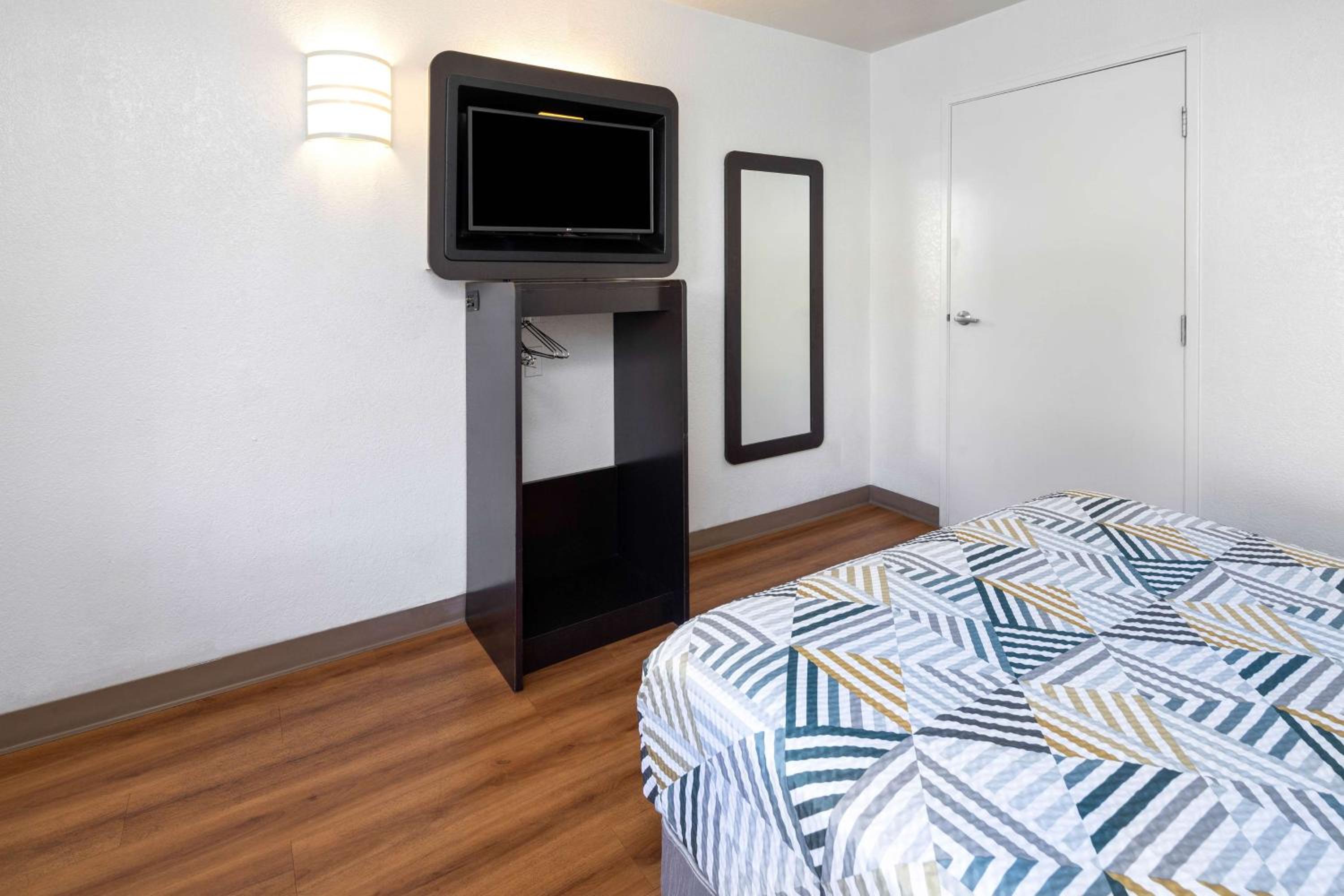 Motel 6-Santa Barbara, CA - State Street, Photo 6