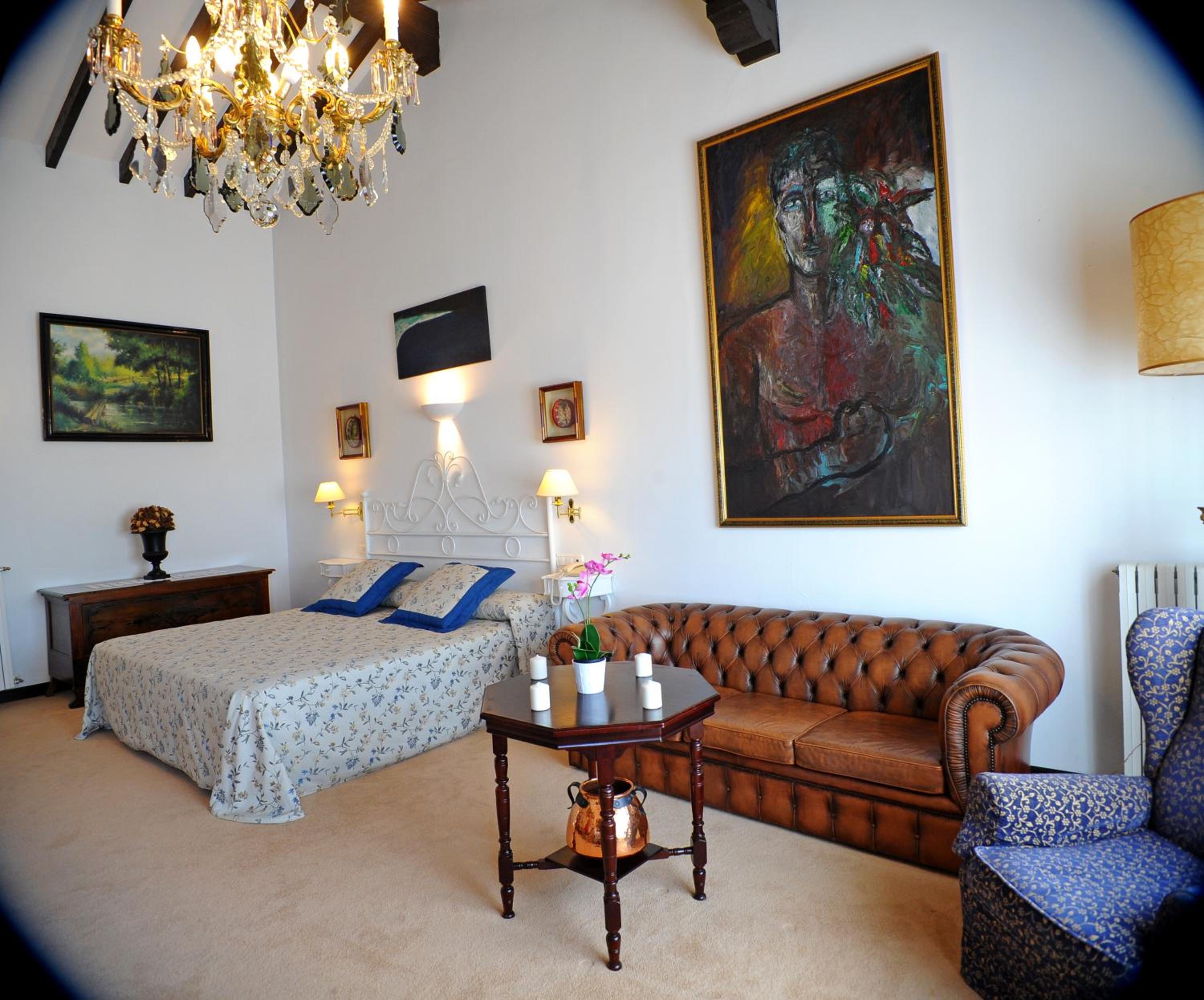 Suite with Hydro Massage and Terrace - Photo 28