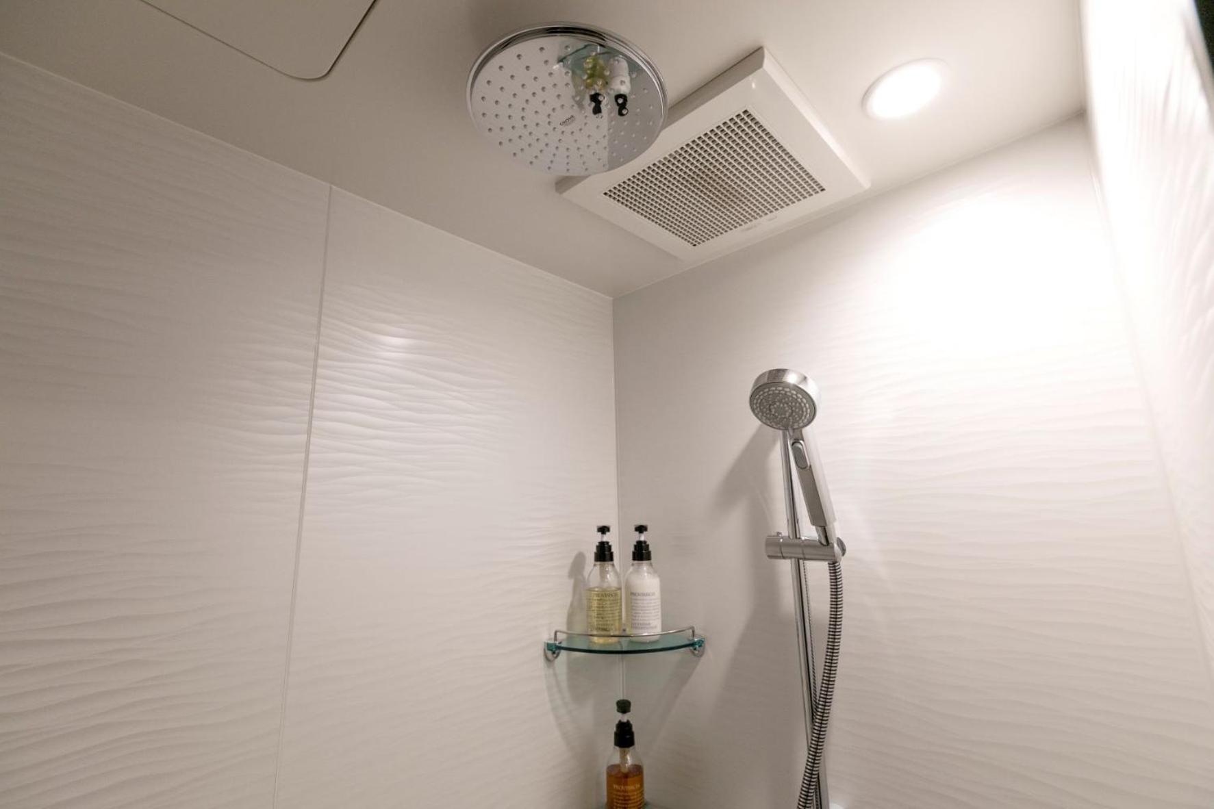 Twin Room A with Shower Booth - Photo 4