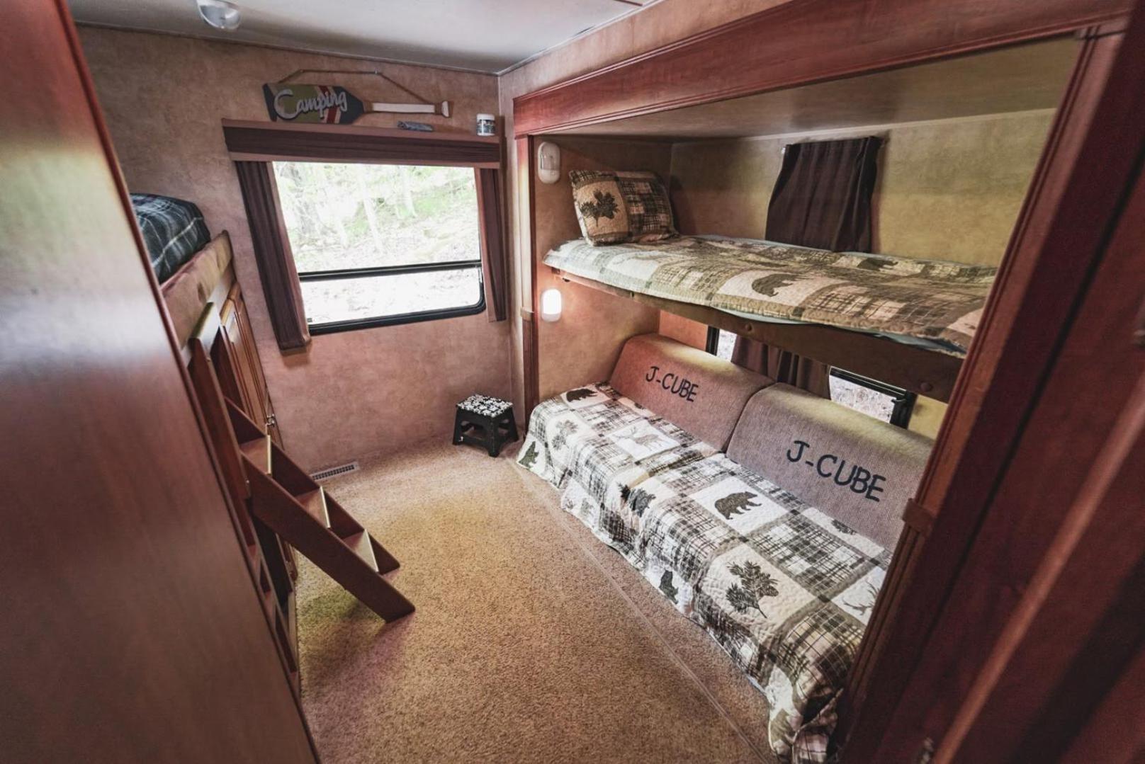 Mobile Home - Photo 7