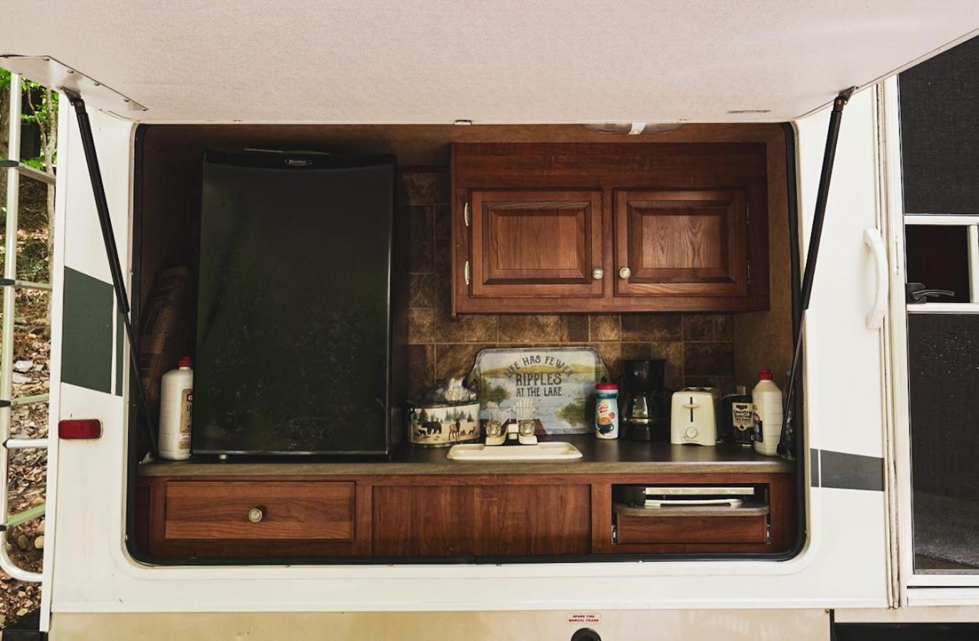 Mobile Home - Photo 10