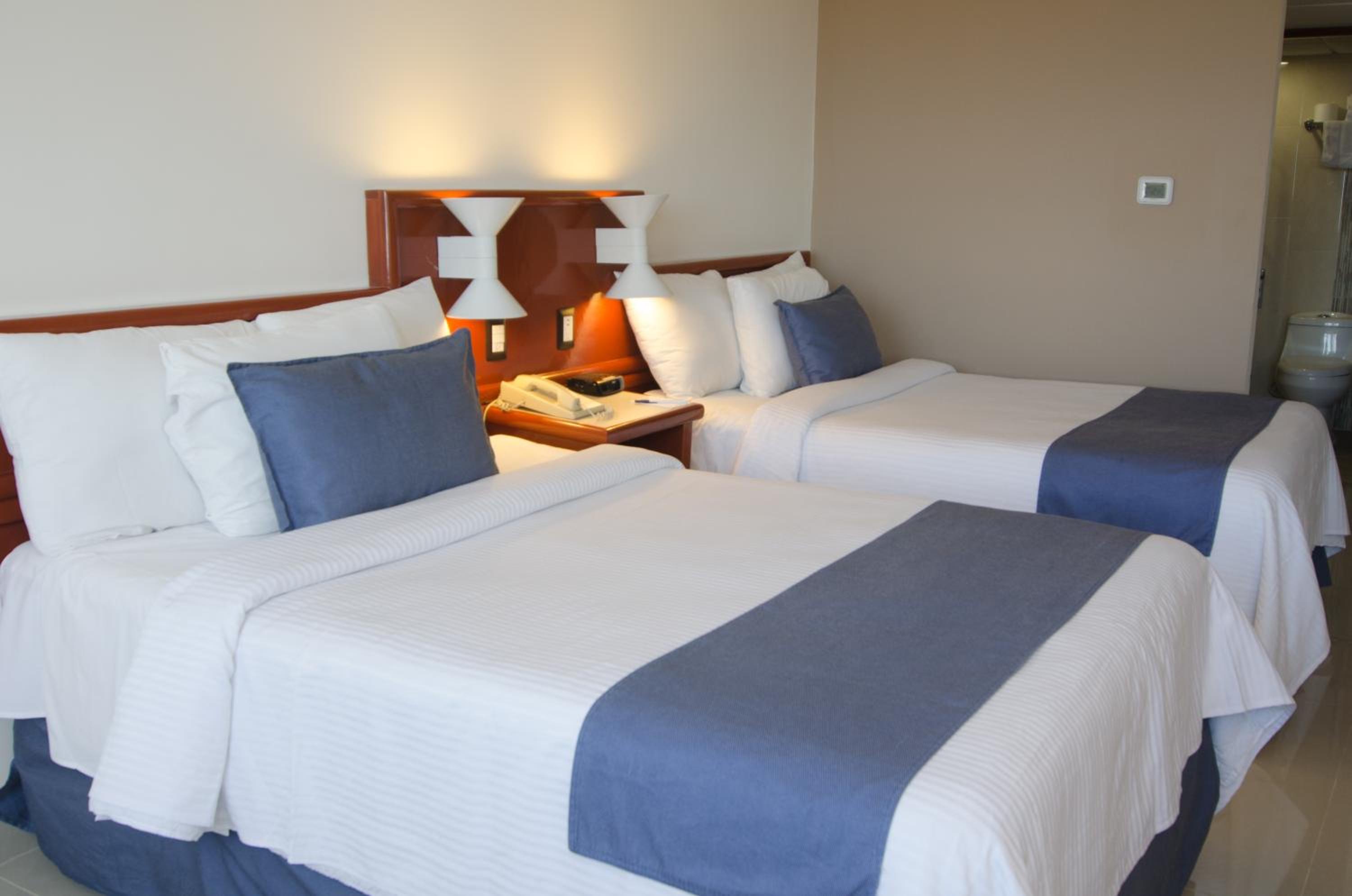 Double Room with Two Double Beds - Photo 8