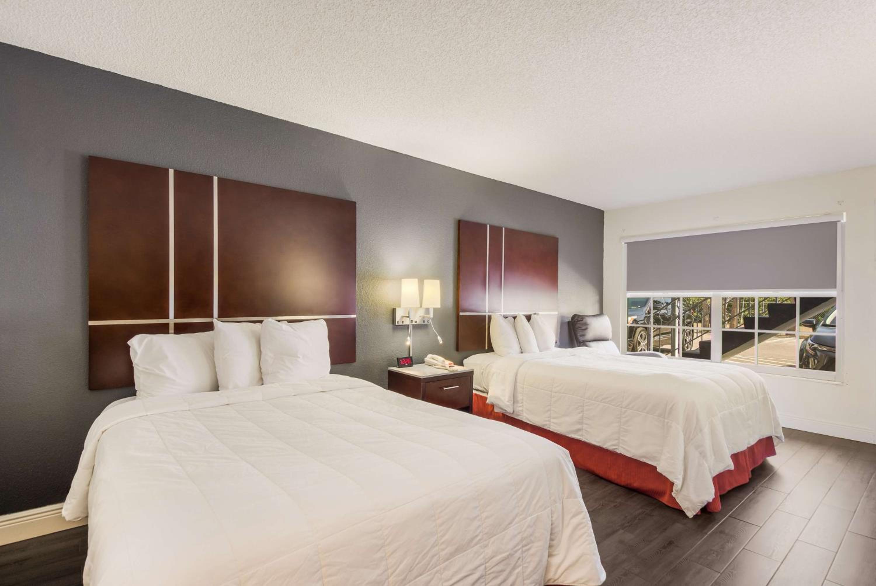 Double Room with Two Double Beds - Photo 3