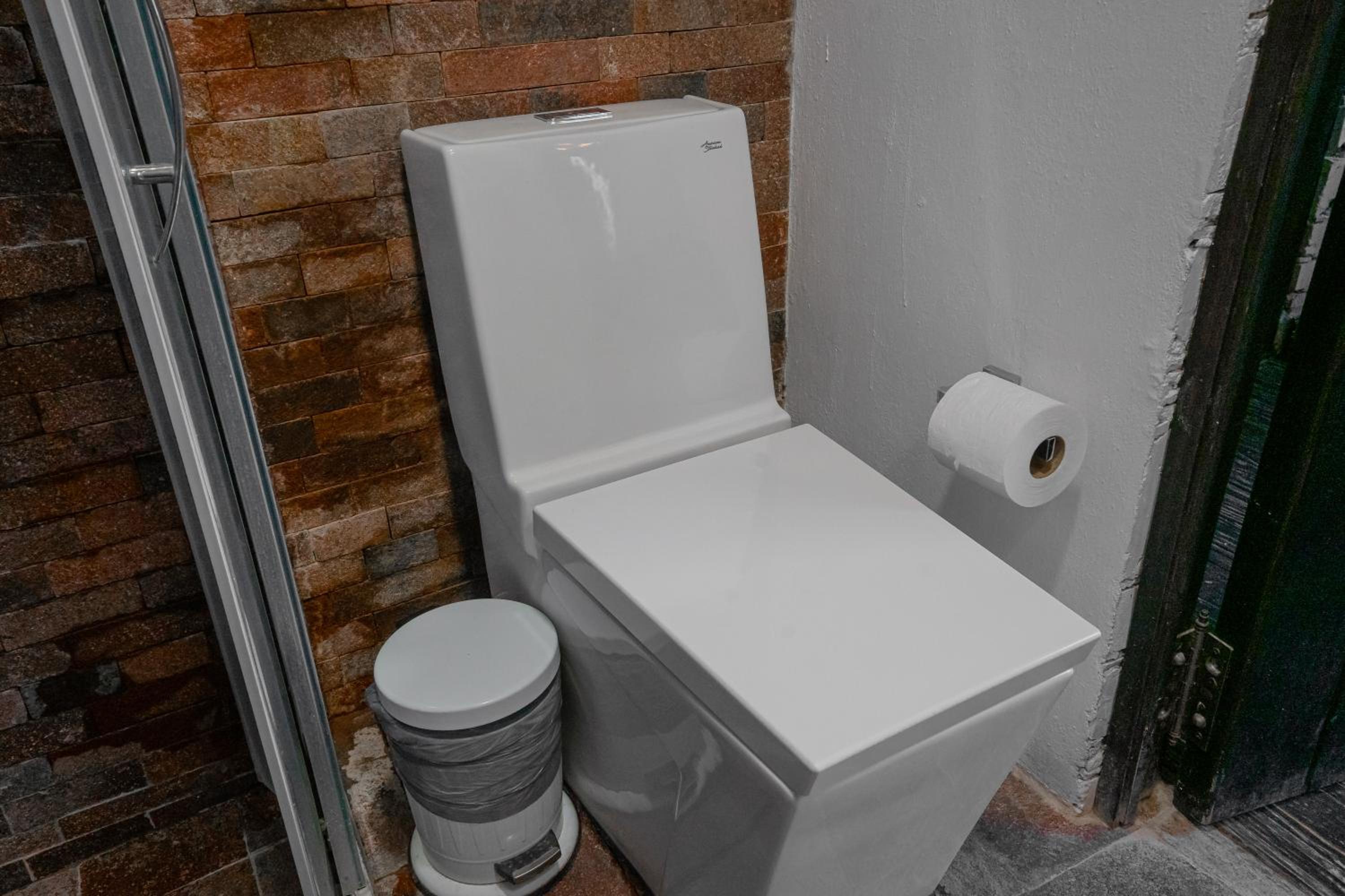 Deluxe King Suite - Photo 9