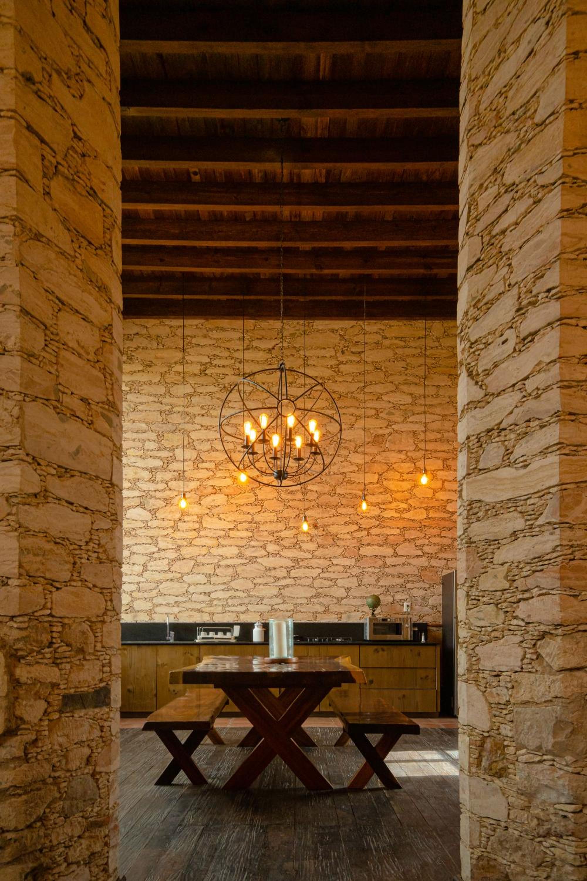 Deluxe King Suite - Photo 12