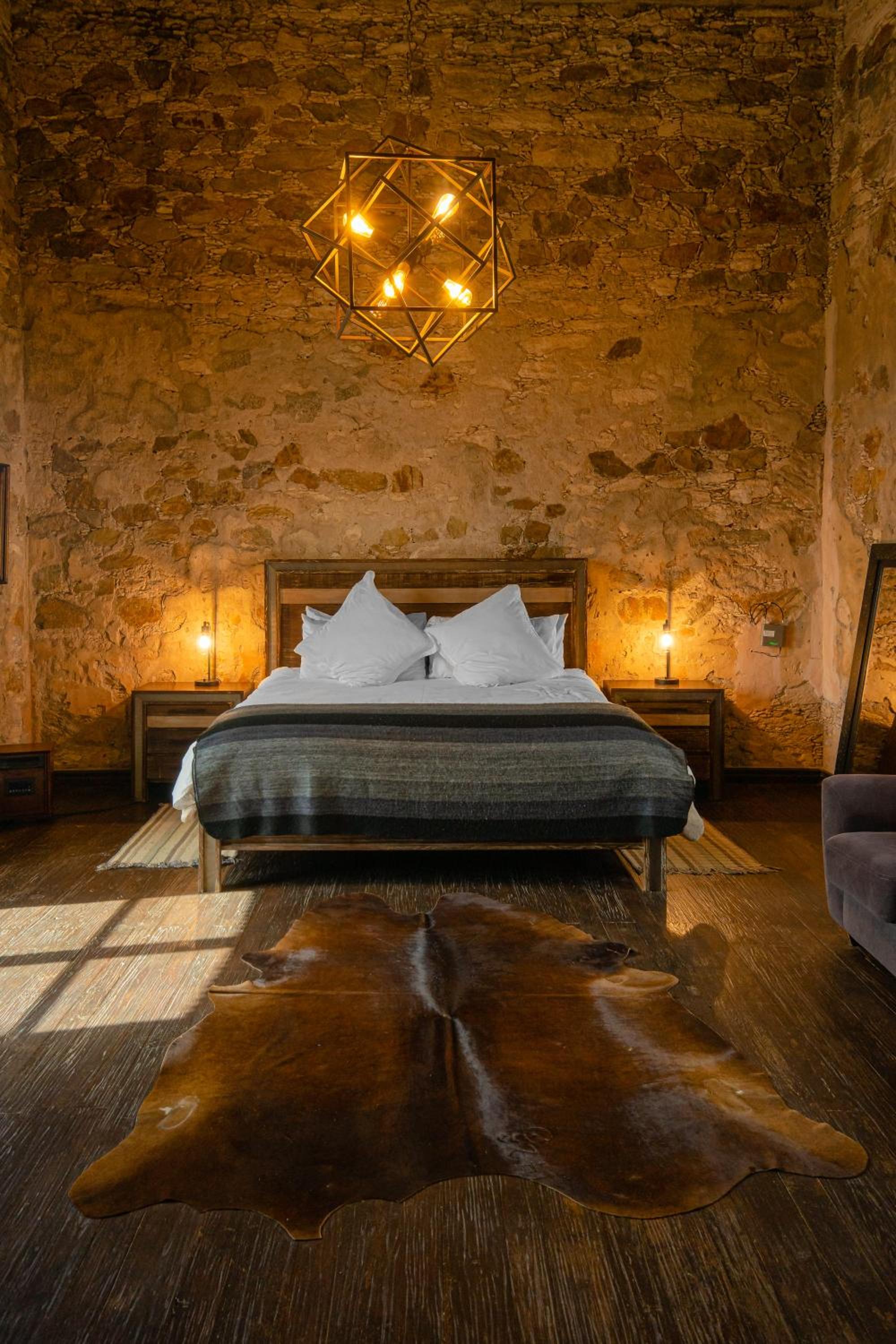 Deluxe King Suite - Photo 13