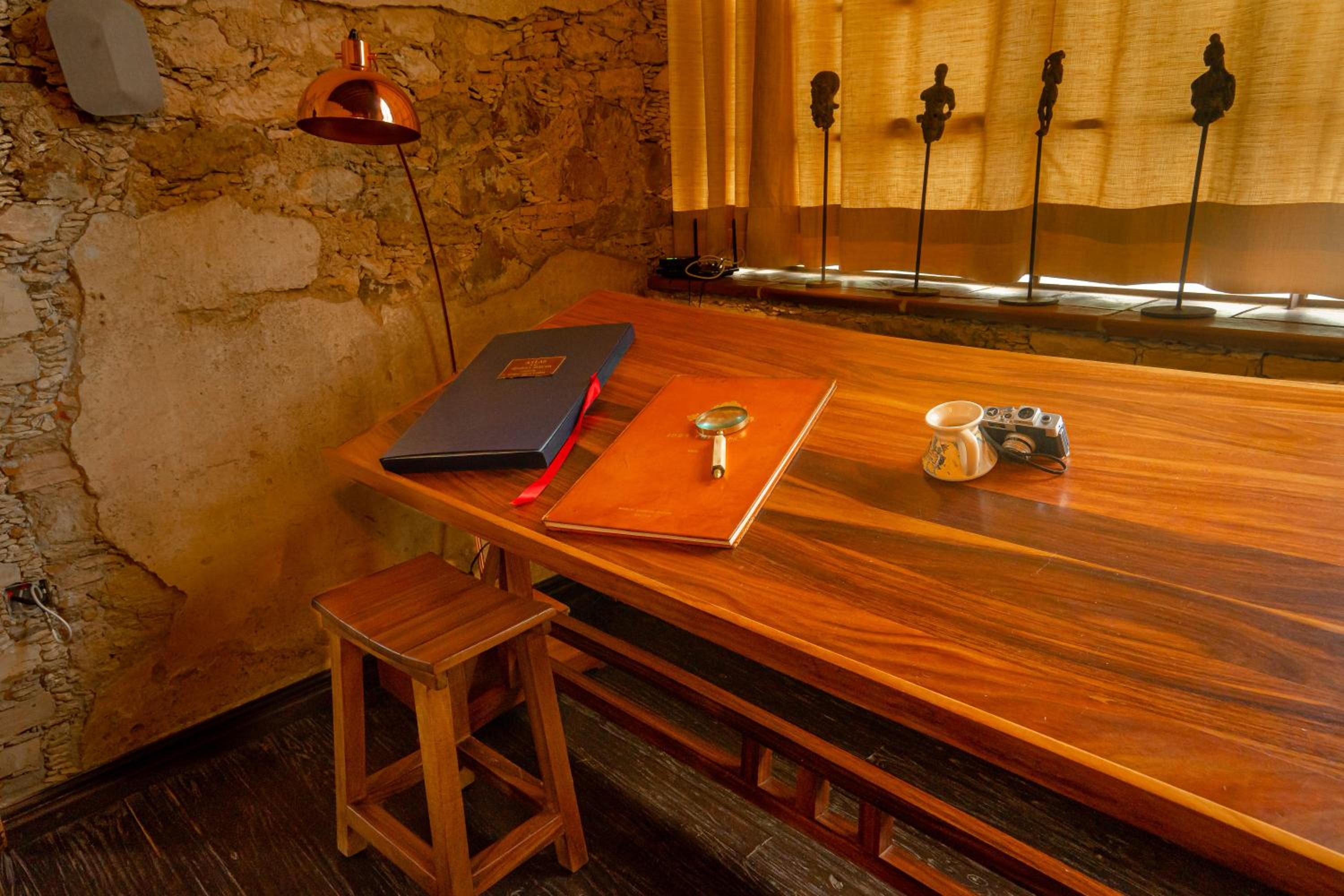 Deluxe King Suite - Photo 16