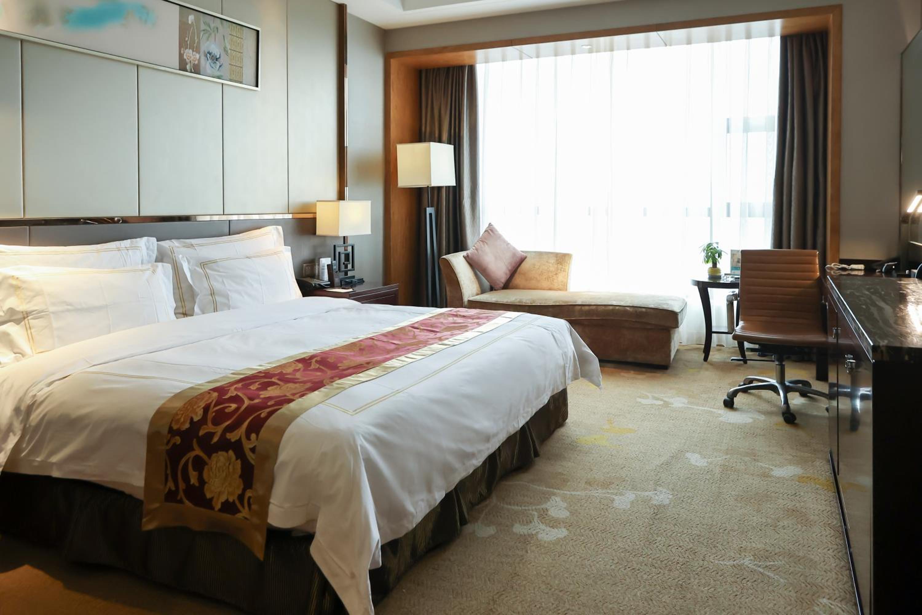 Deluxe Queen Room photo 1