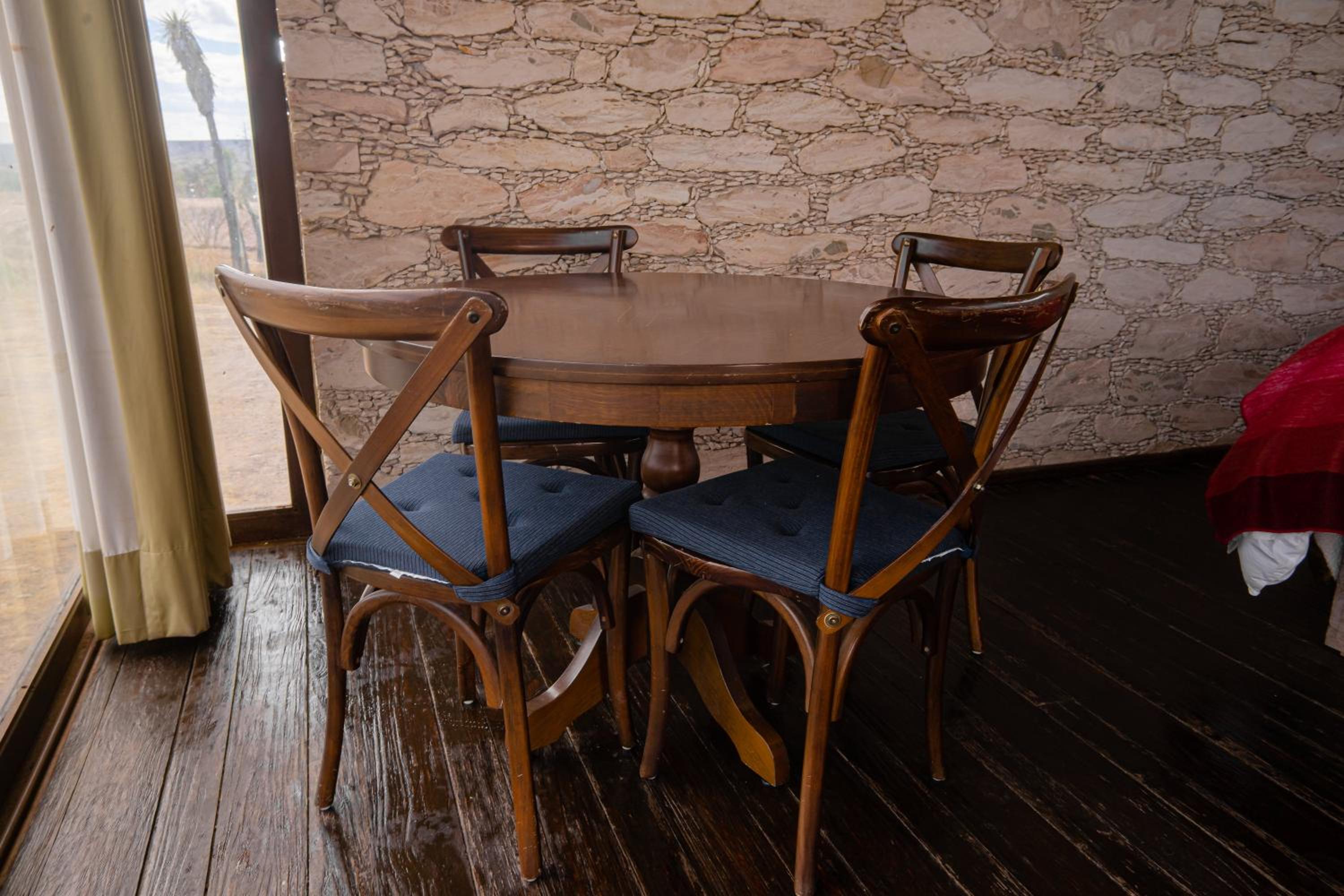 Suite with Lake View - Photo 3